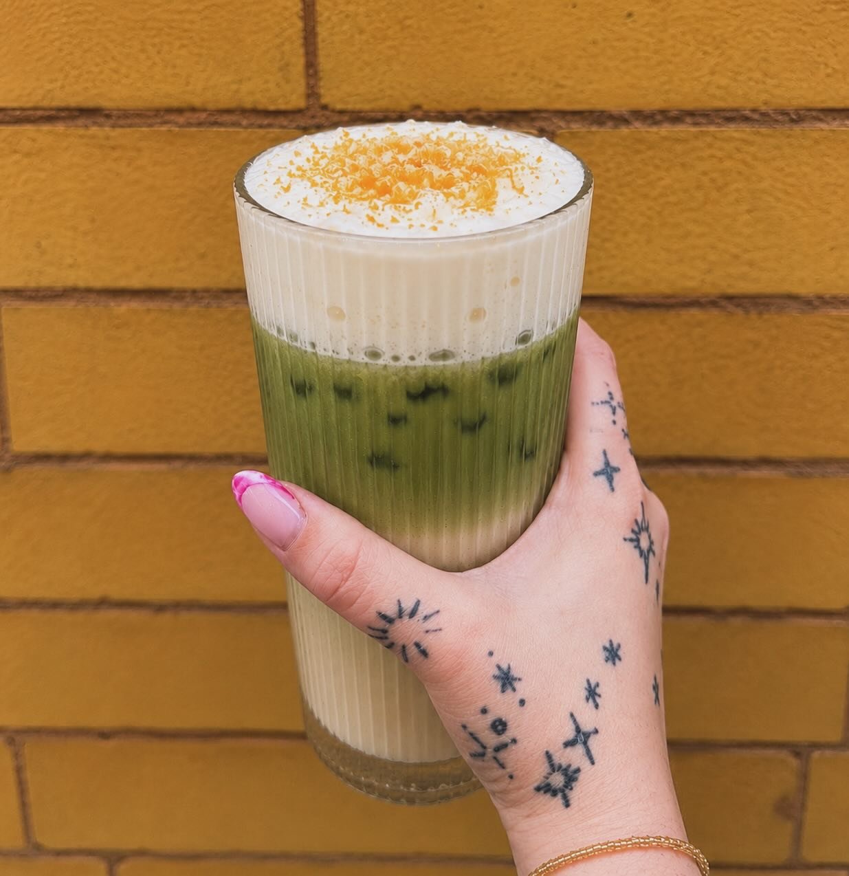 This week&rsquo;s specials are giving summer vacation energy ☀️🍍🍓🍊

✨AVAILABLE NOW✨

-Orange Creamsicle Matcha
Matcha with sweet orange and creamy vanilla flavors, topped with vanilla sweet cream cold foam.

-Campfire Berry Latte  Espresso with st