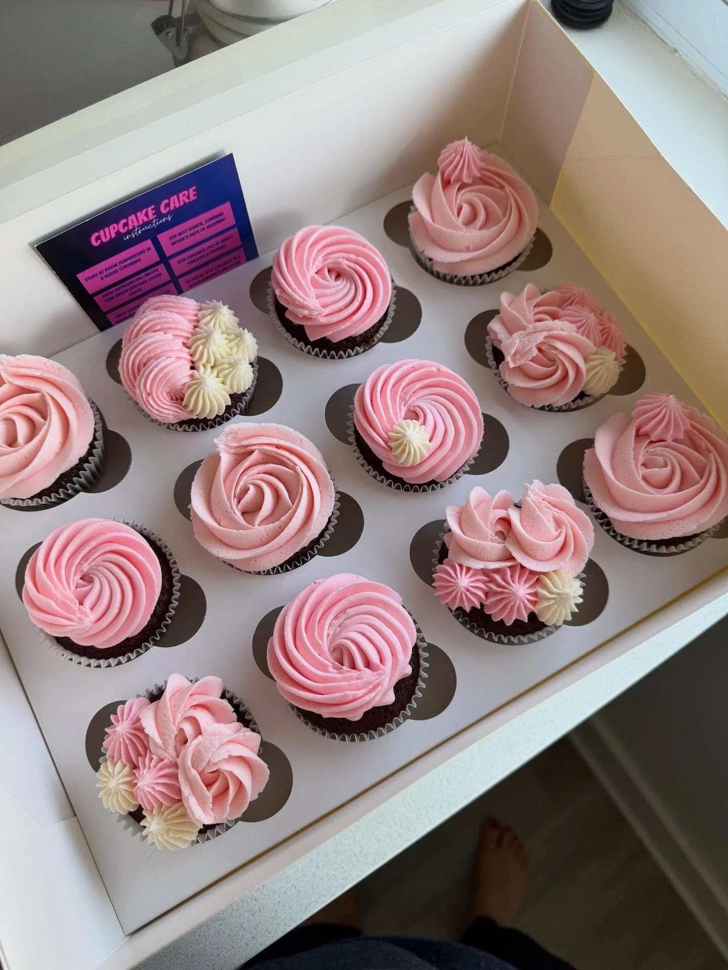 The perfect pink cupcakes for a baby shower this past weekend 🫧🎀 

1 dozen vanilla + 1 dozen chocolate, both with homemade vanilla buttercream

Message me about ordering your own custom cupcakes! 🧁 

#cupcakes #cincinnaticupcakes #homebaker #custo
