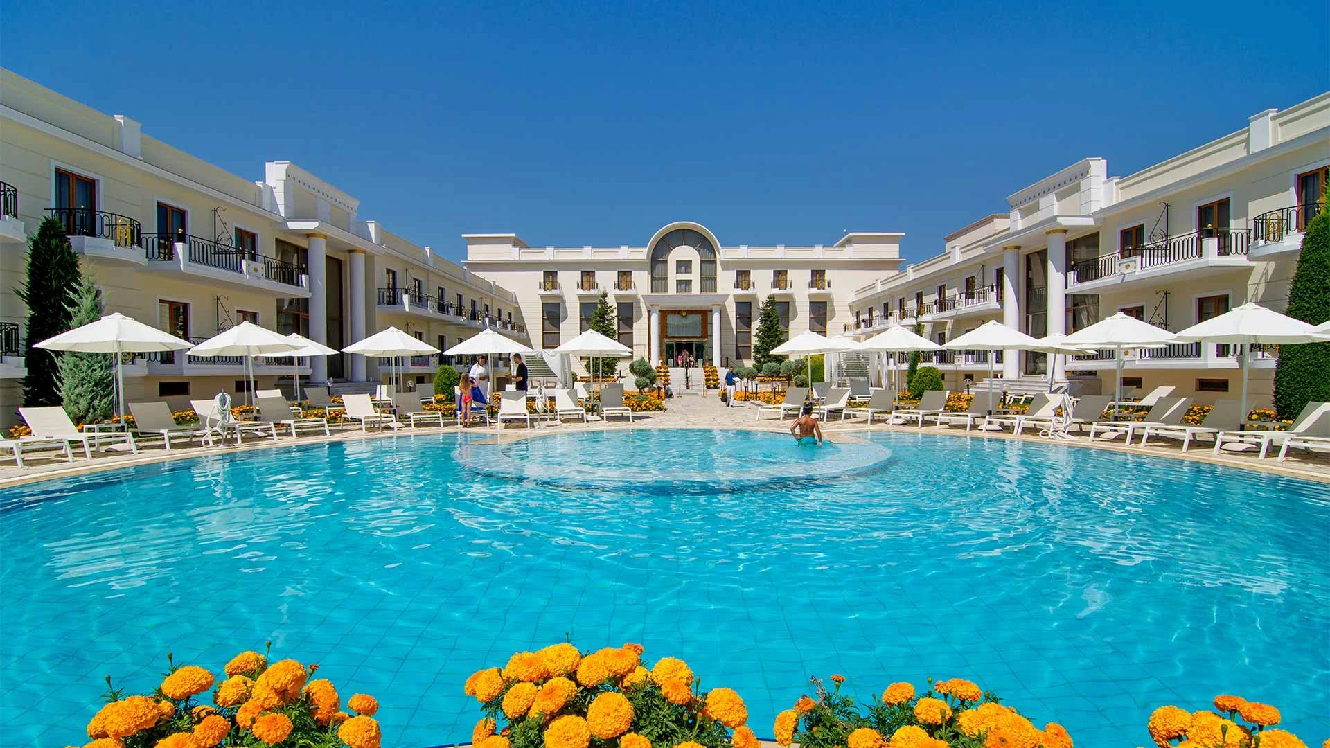 Pool-Bar-Epirus-Palace-1.jpg