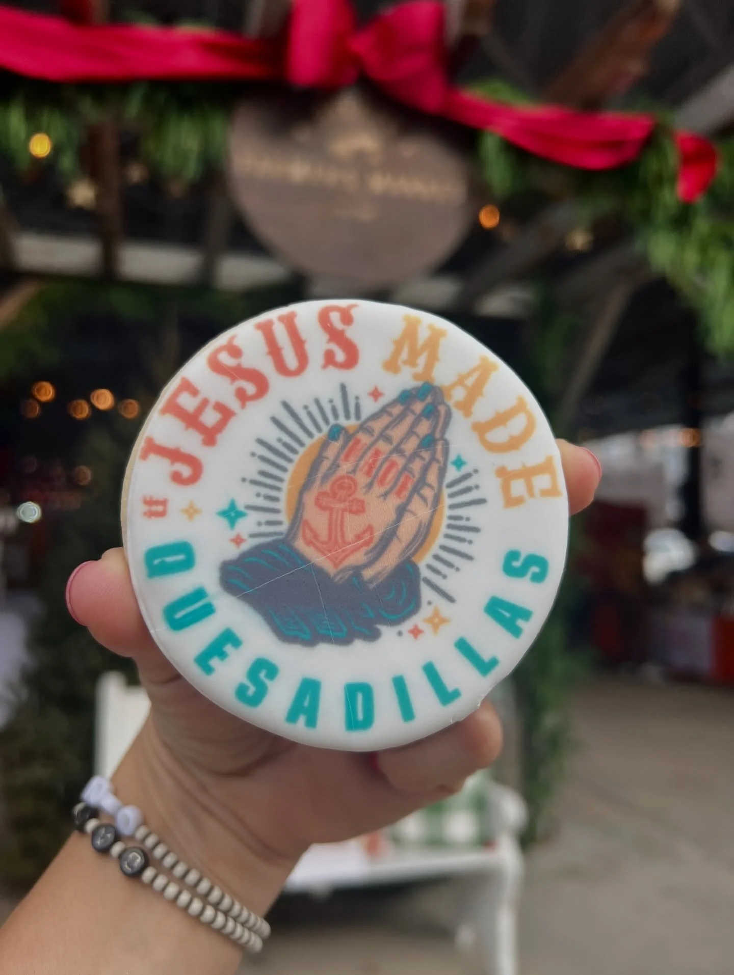10/10 recommend getting an @ifjesusmade 'dilla 🧡 and a  @sugarchronicles cookie 💗 at the @dallasfarmersmarket this Saturday 9AM-5PM 

This one pictured was a special gift from sweet friend Hannah, the talent behind some of the best sugar cookies yo