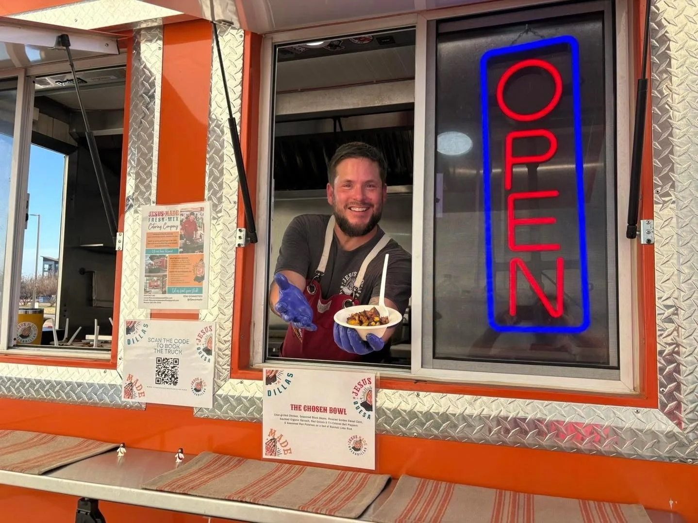 serving our The Chosen Bowl at the @northtexasfoodbank #emptybowls was such an honor 🧡 Thanks to everyone who came out!