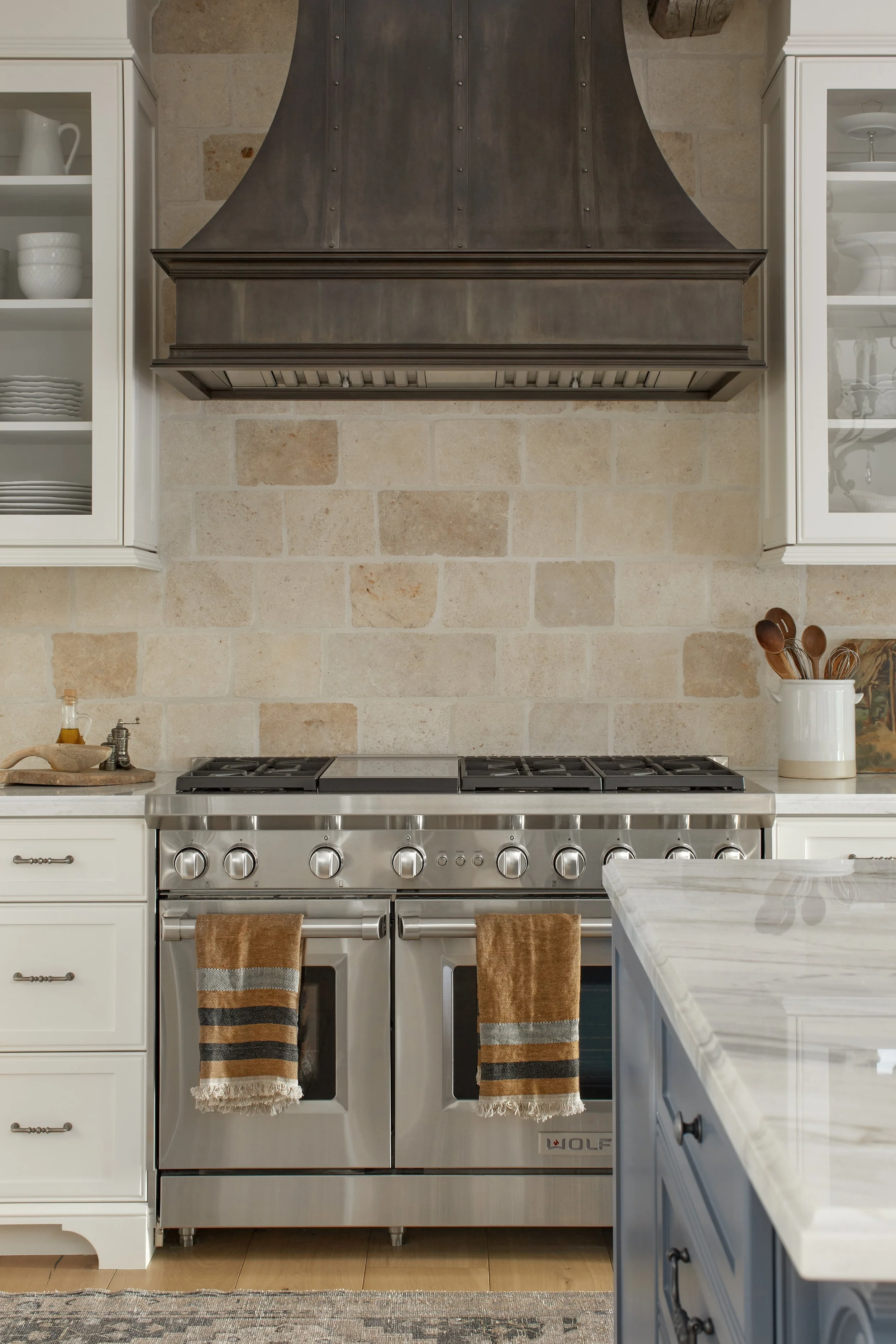 The Luxe Haus_Bend_Muriello_Kitchen_1G2A7358.jpg