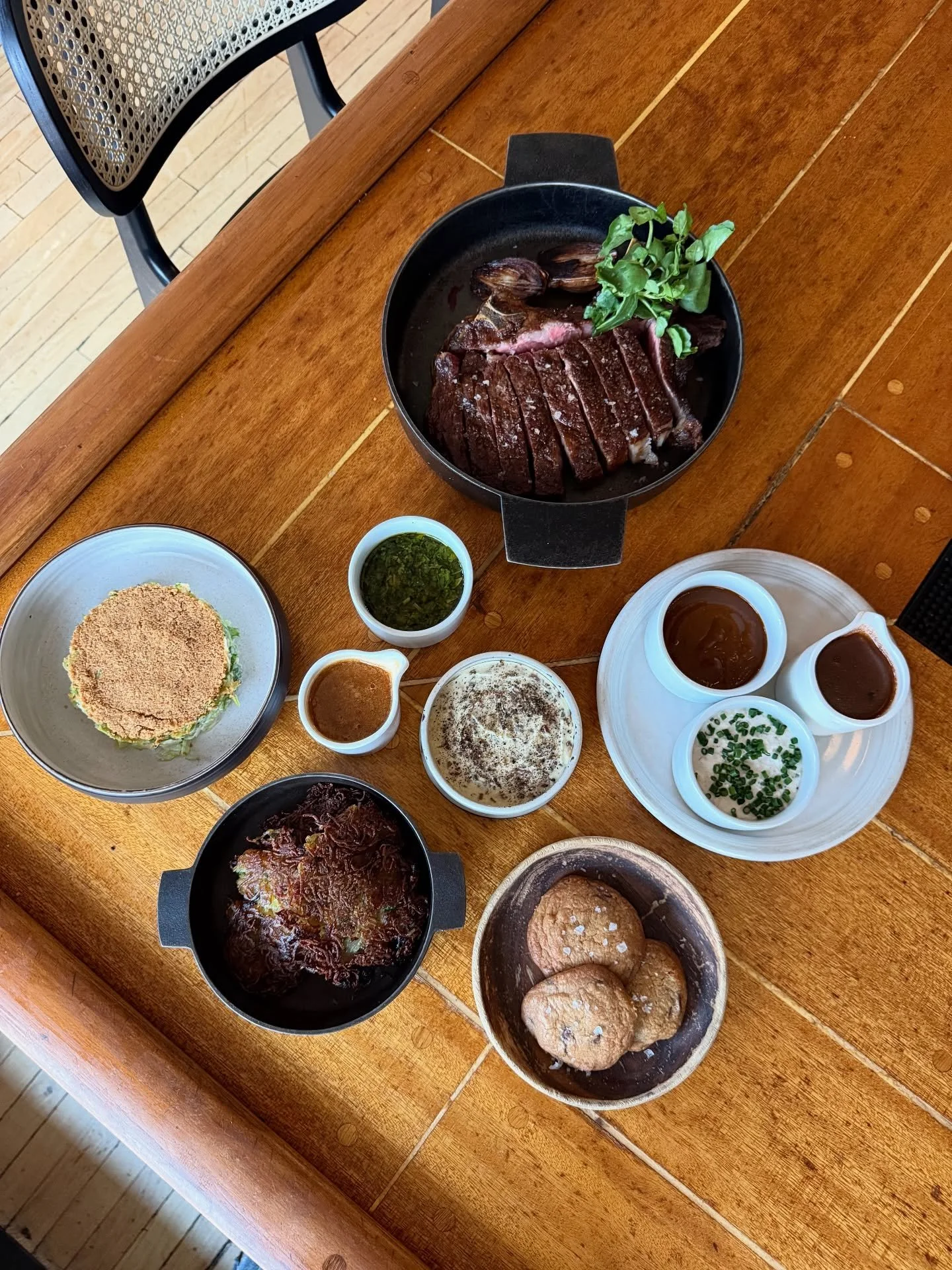 PSA: you can get through anything- even a little road work on Thames- if this is waiting for you on the other side. 👏🏻🥩🥗🍪

#steakhouse #newportri #ordereverything
