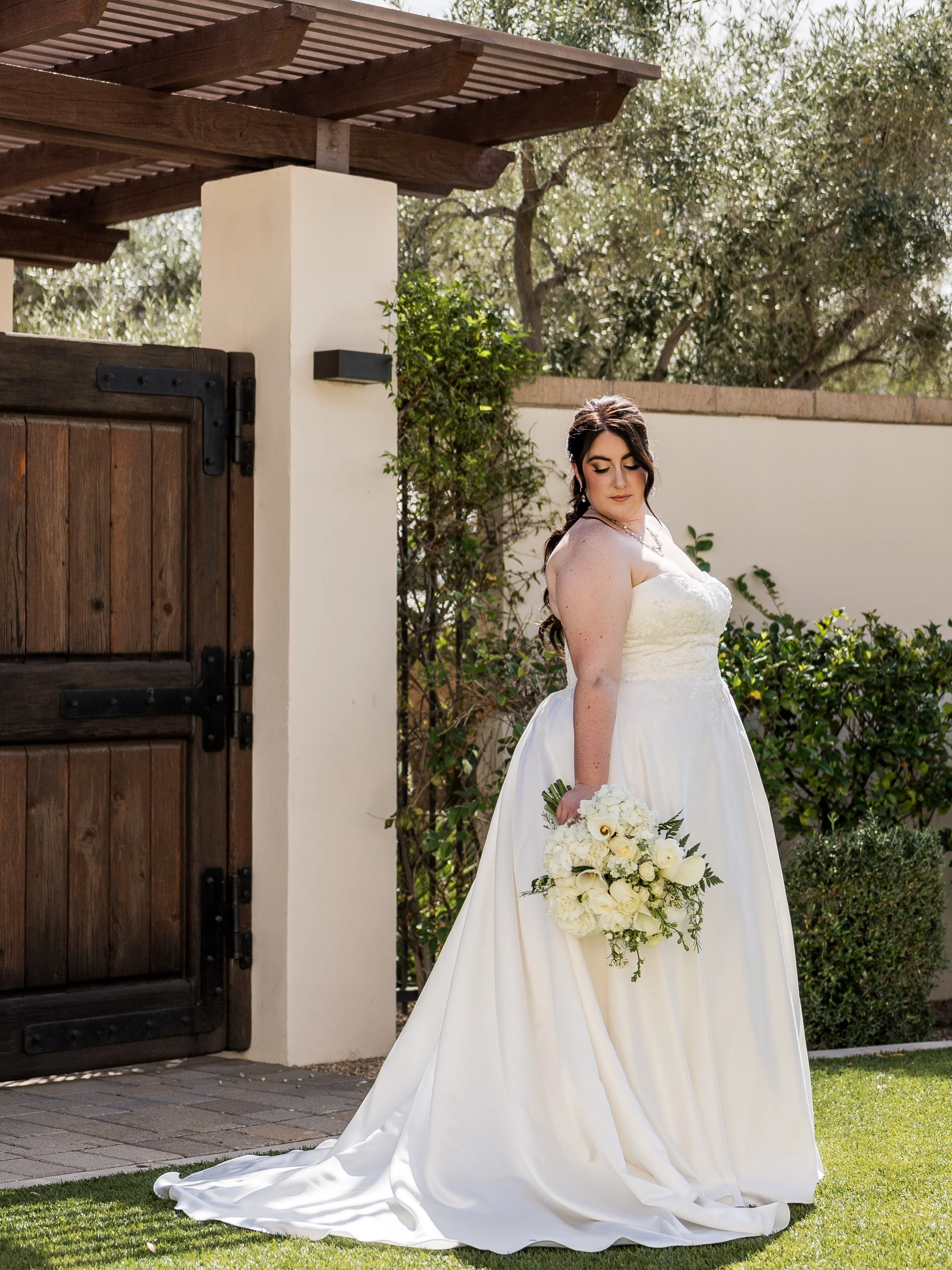 Full glam or soft glam&hellip; what&rsquo;s your pick?

Our girl Ella said full glam and honestly&hellip; she wore it flawlessly. From the glowing skin to every little detail, this look was everything a bridal glam moment should be. 

Ella, you were 