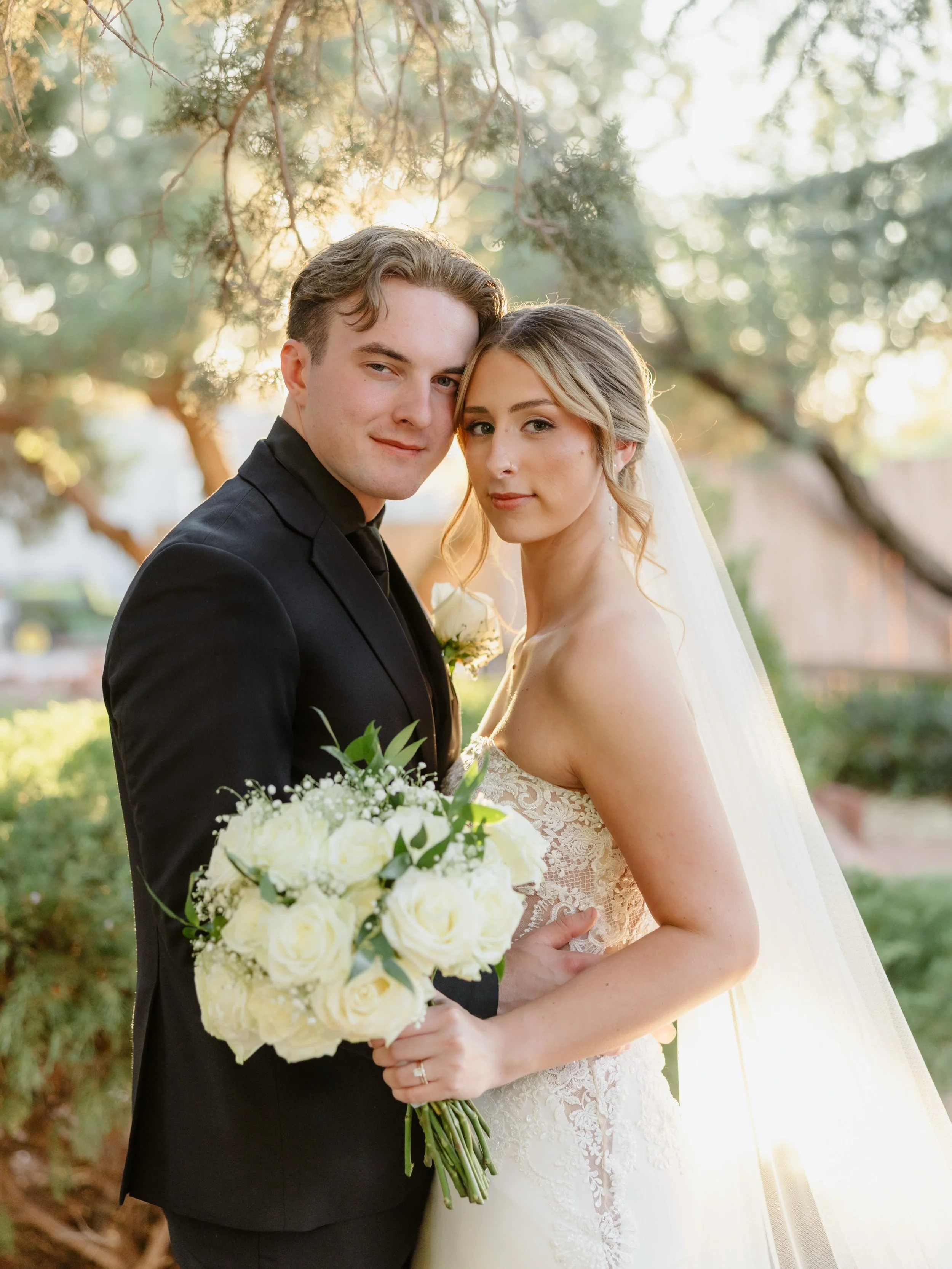 A beautiful sunny day in Sedona, and the most beautiful bride 🤍

Riley was the perfect vision of effortless elegance. Set against Sedona&rsquo;s iconic red rocks and surrounded by the warmth of the Arizona sun, every detail of her day felt timeless 