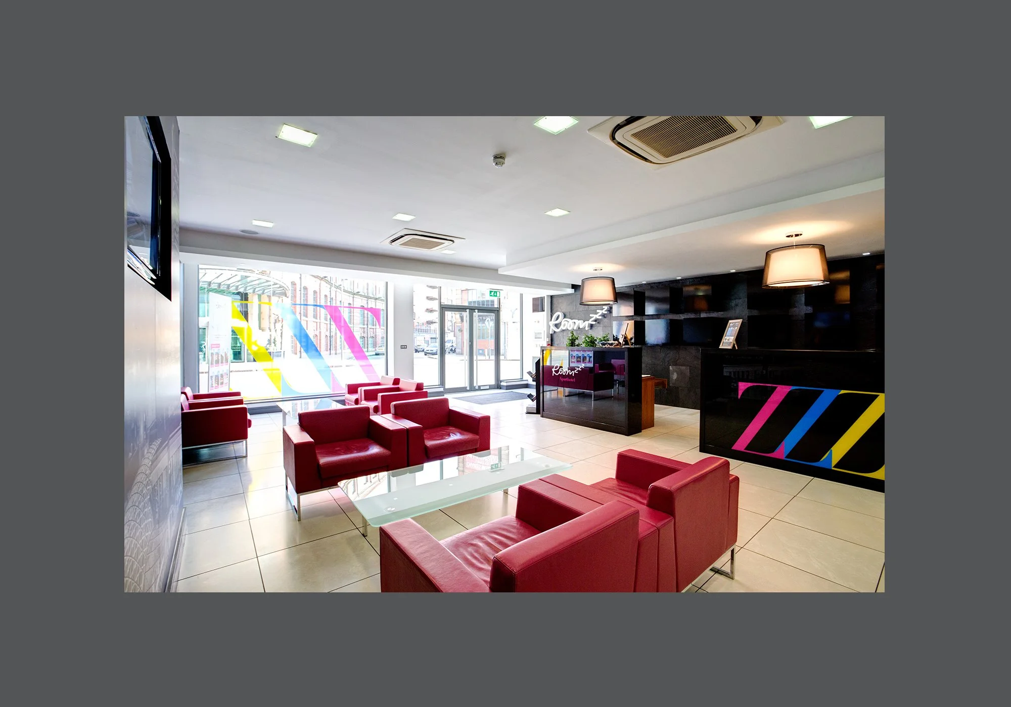 Roomzzz_Leeds Centre Reception 2.jpg