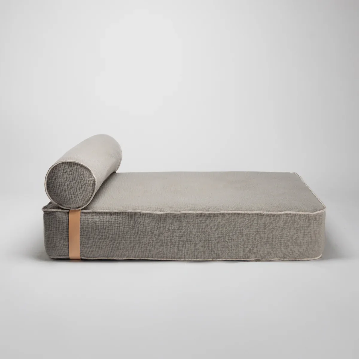 Daniela_Fischli_architetto_interni_pet_design_bed_memory_foam.webp