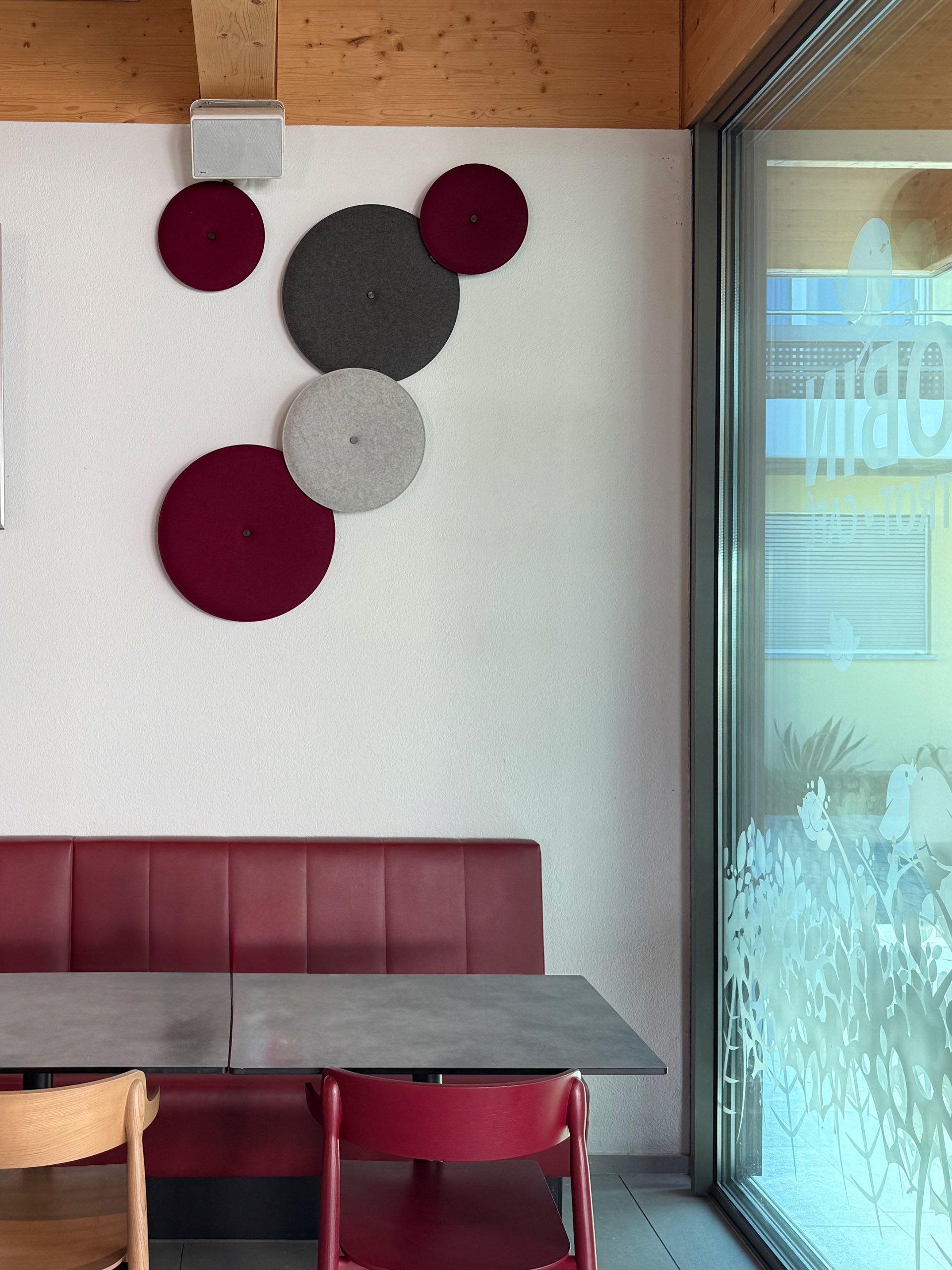 Daniela_Fischli_interior_designer_fip_studio_contract_Bistrot_Campofelice_Camping_Village_Tenero_elementi_fonoassorbenti.jpg