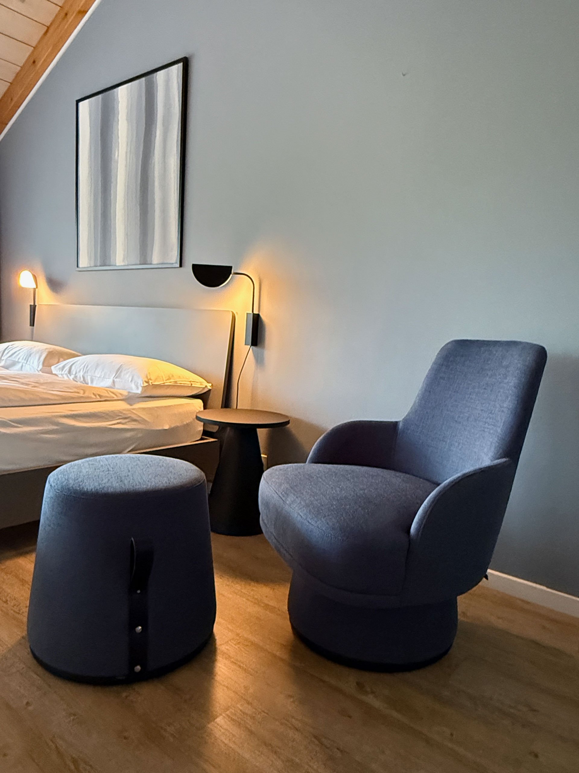daniela_fischli_interior_designer_fip_studio_contract_Osteria_Ascona_camera_hotel_poltrona_tirolo.jpg