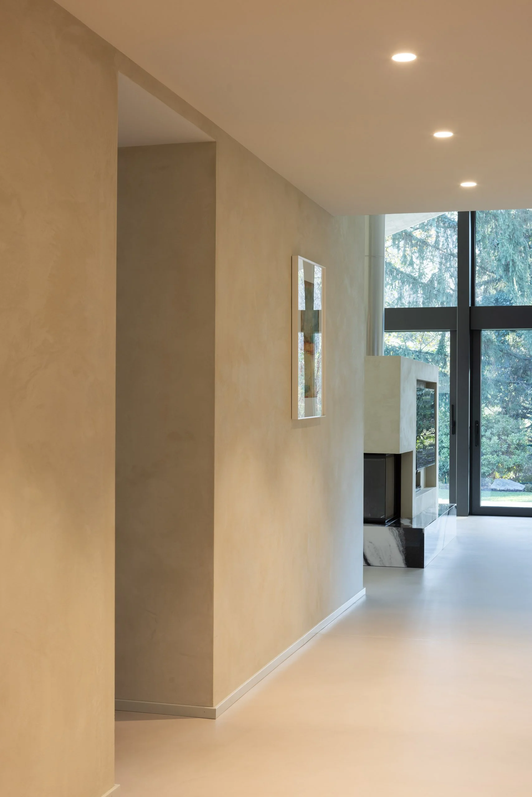 daniela_fischli_interior_designer_fip_studio_residential_villa_Muzzano_corridoio_pavimento_resina.jpg