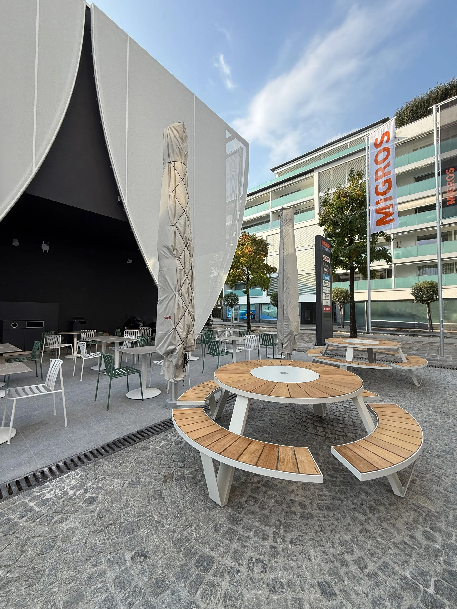 daniela_fischli_interior_designer_fip_studio_contract_Migros_Take_away_Locarno_arredamento_ristorante_esterno.jpg