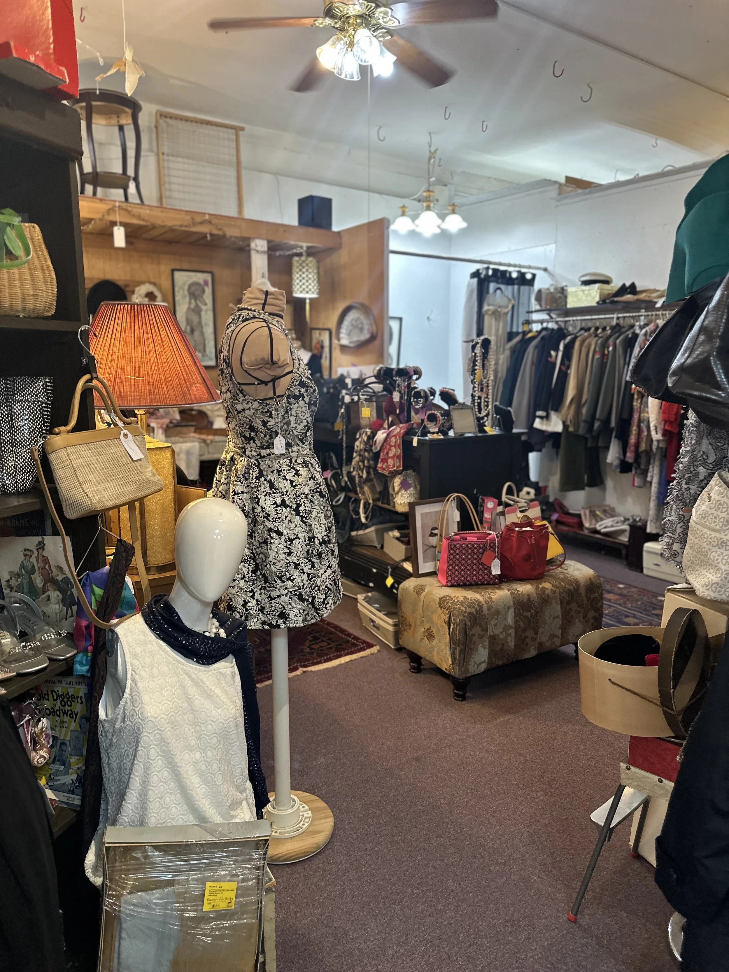Prindi's Antiques& Collectibles - IMG_2055.jpeg