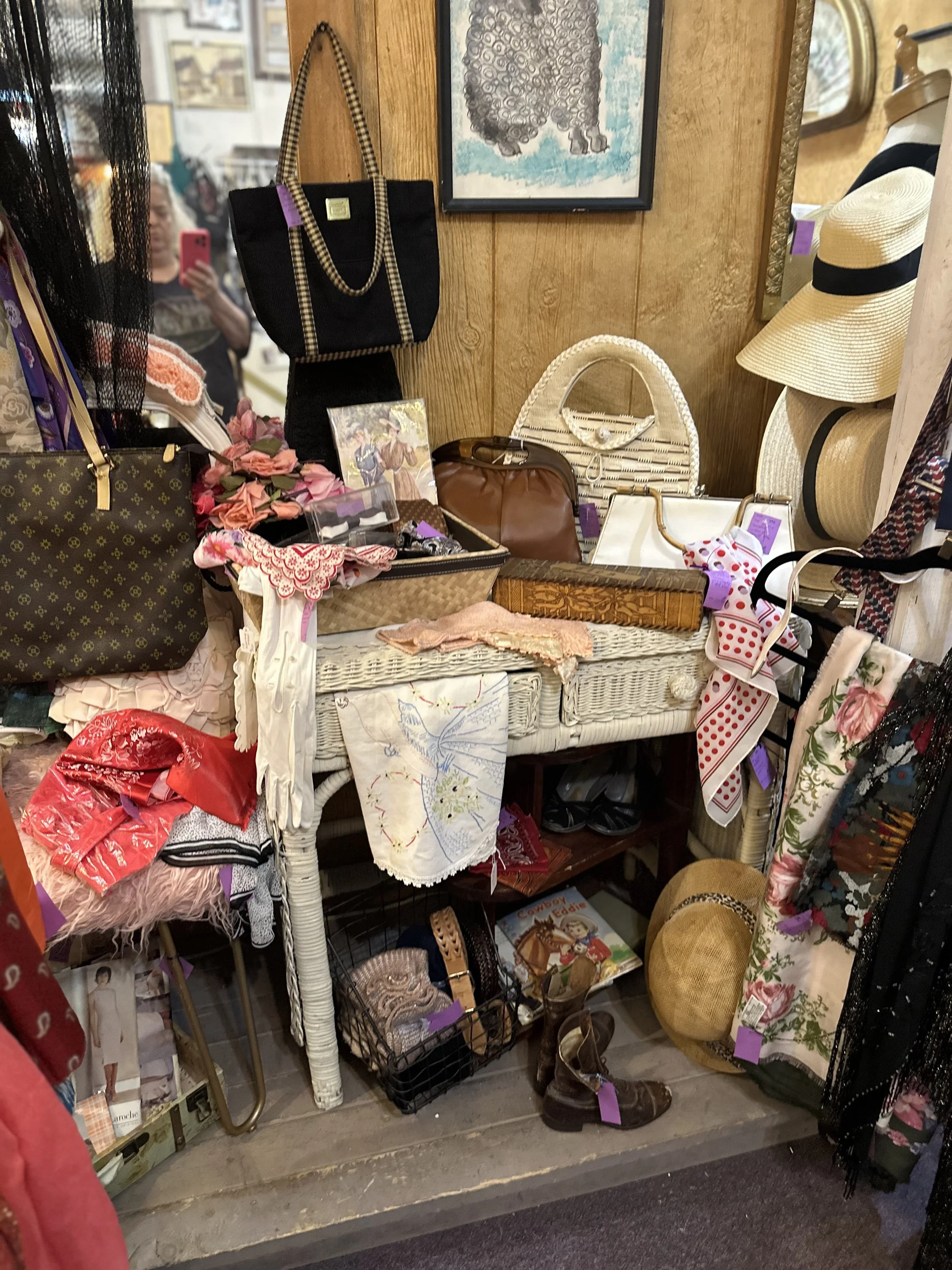 Prindi's Antiques& Collectibles - IMG_2059.jpeg