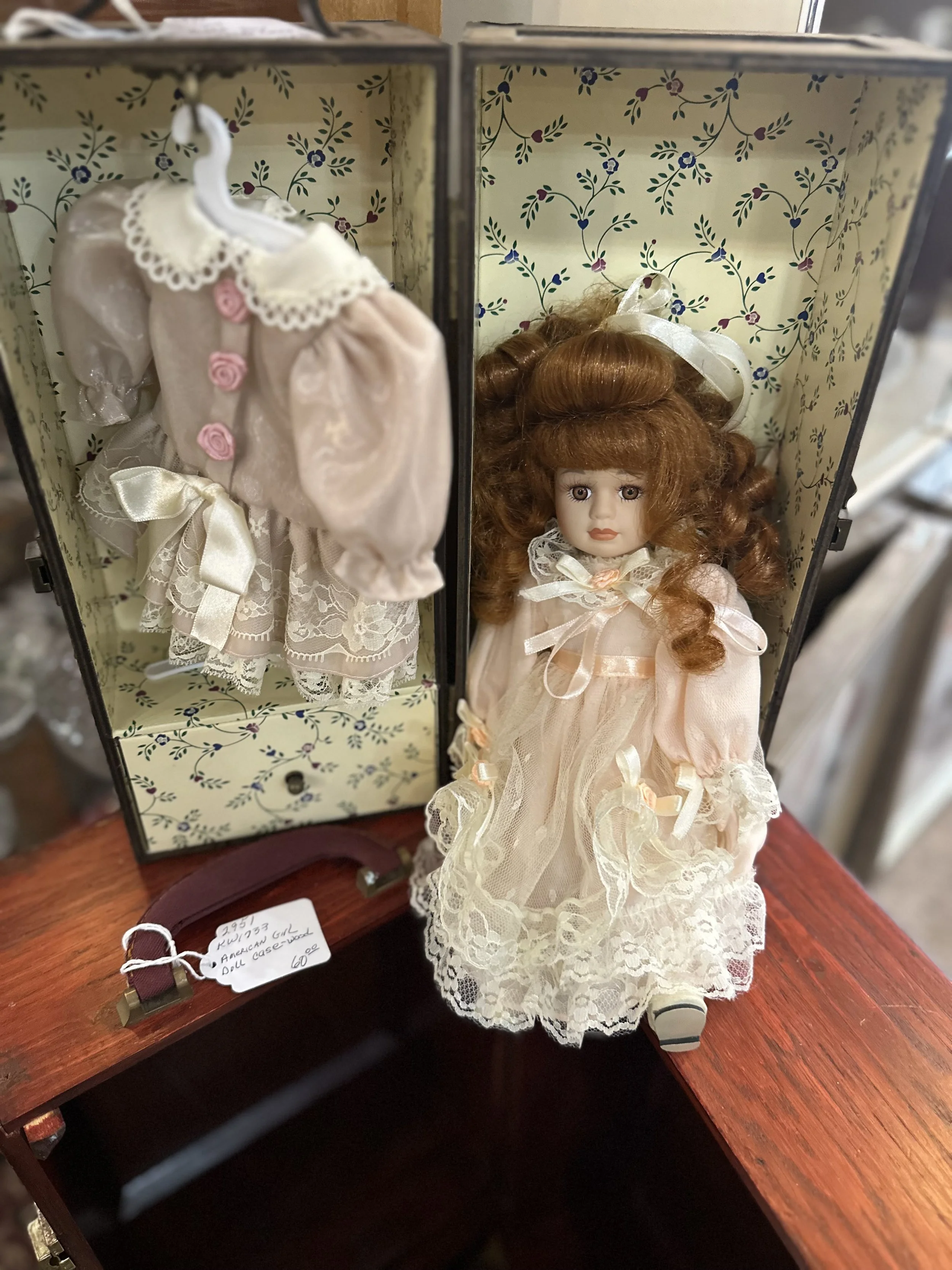 Prindi's Antiques& Collectibles - IMG_2037.jpeg