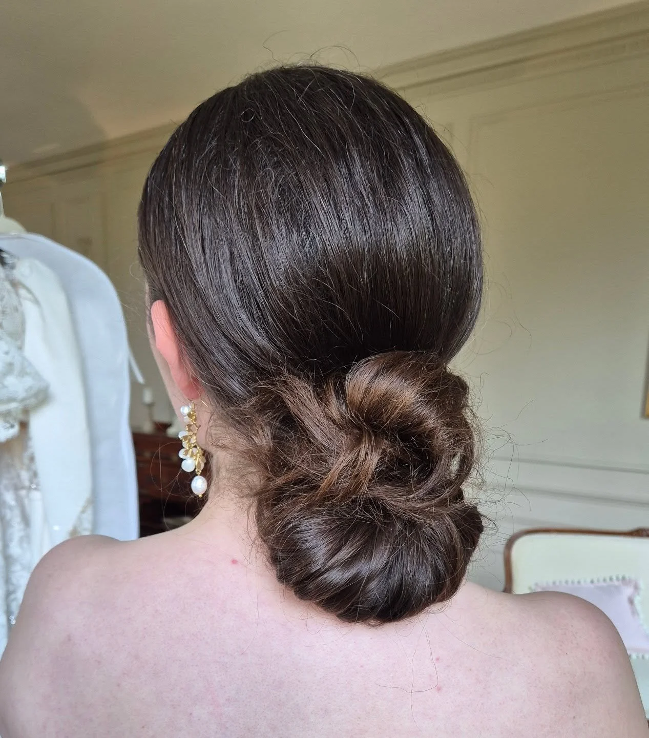 BTS from our shoot back in April 
#lowbun #bridalhairstylist #bridal