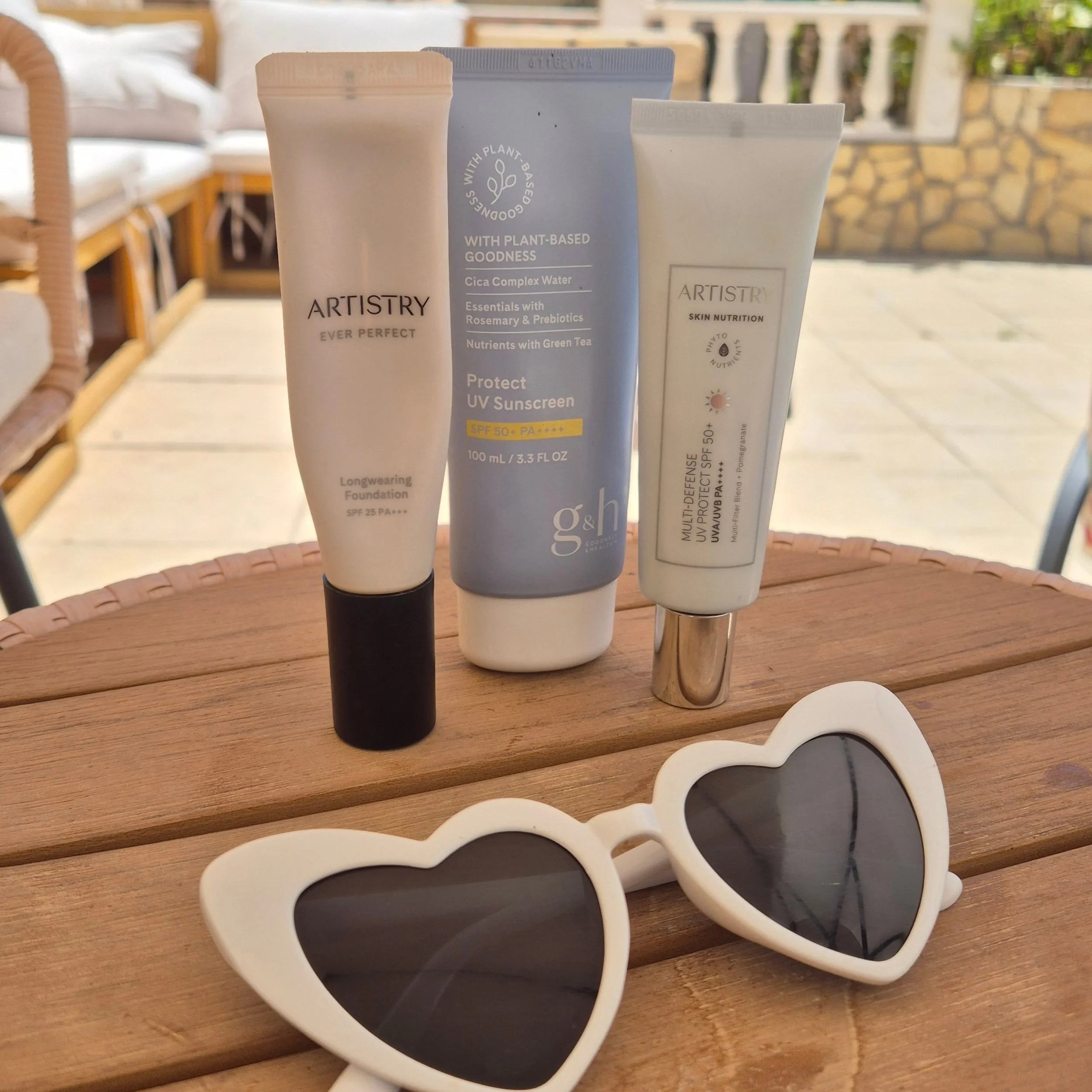 Just a quick reminder to wear your SPF! Especially be mindful if you have an event coming up! ☀️ 

Also these are fab to bring on holidays ☀️

These 3 are my all time favourites! 

Link can be found in my stories ☀️

#crueltyfree #vegan
