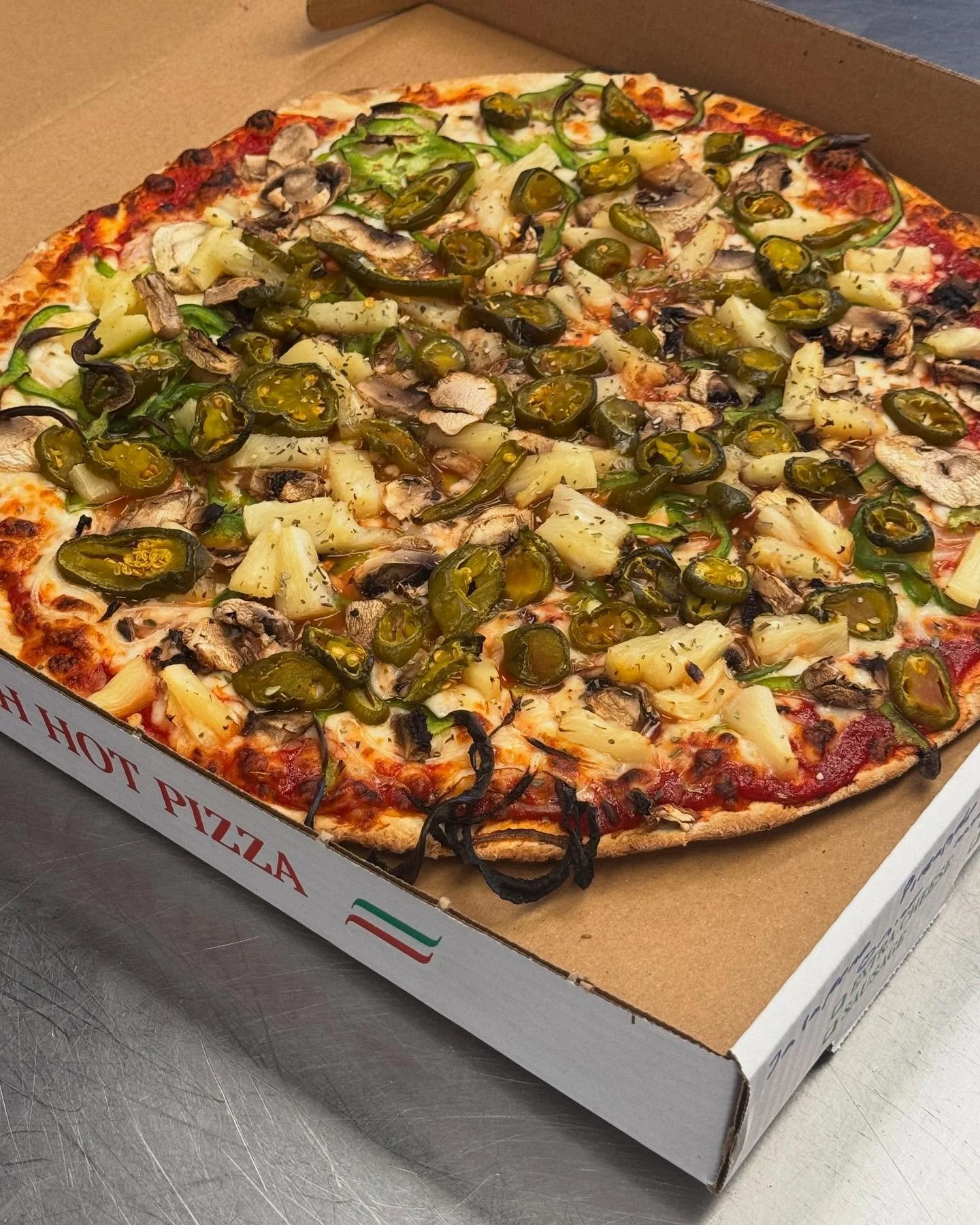 Another one of those early Spring wet / raw days….. Eat pizza, calzones, breadstix and chill. Order delivery through @ubereats @grubhub #pizzaislife #pizzalove 
#beverlysbest #gitsumpizza #eatpizza #calzones #cheesybreadsticks 
Pictured is&hel