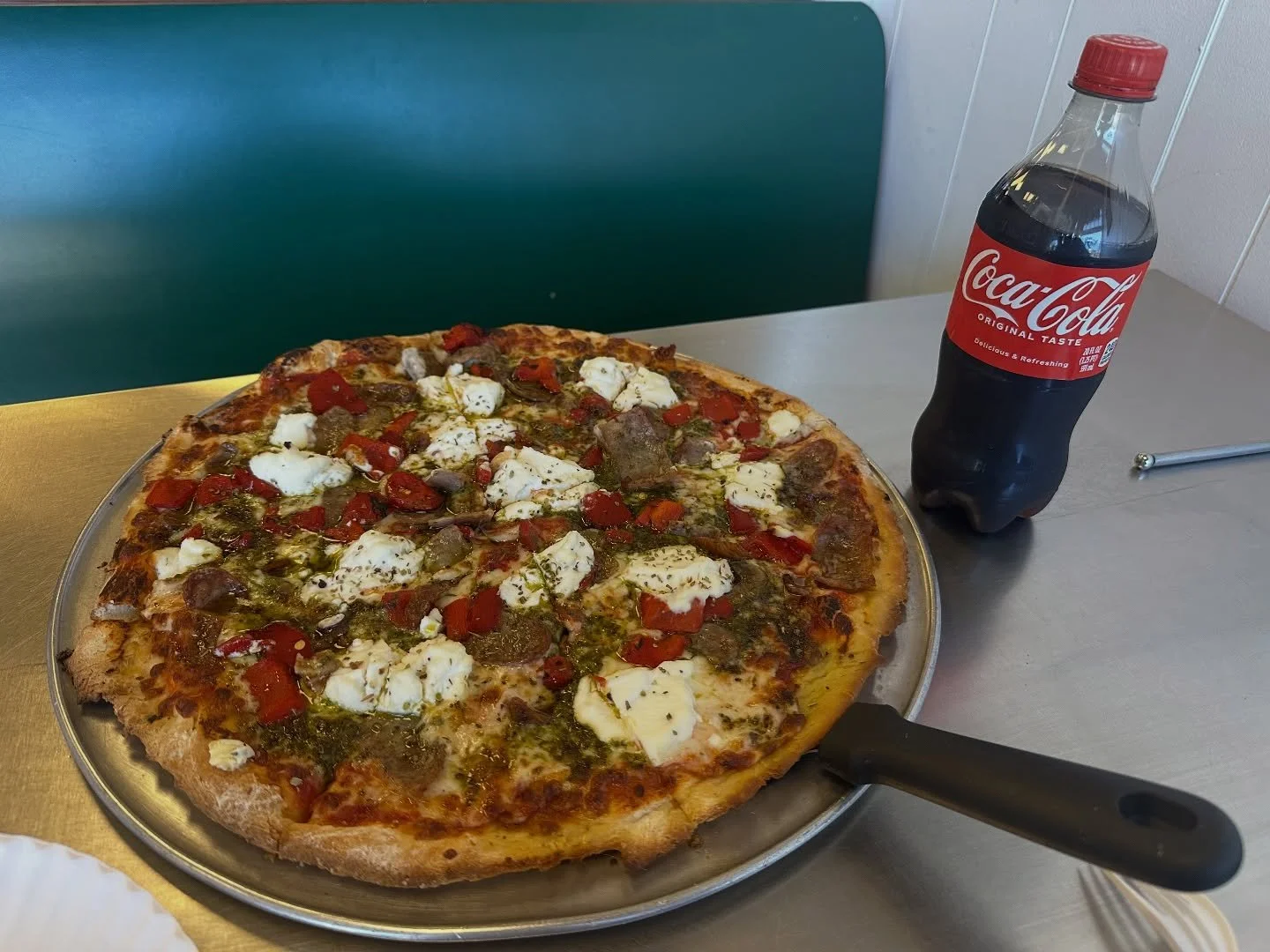 Git sum!!!! #beverlypizza🍕 #traditional #sweet #goodstuff #endicottcollege #barstoolendicott
