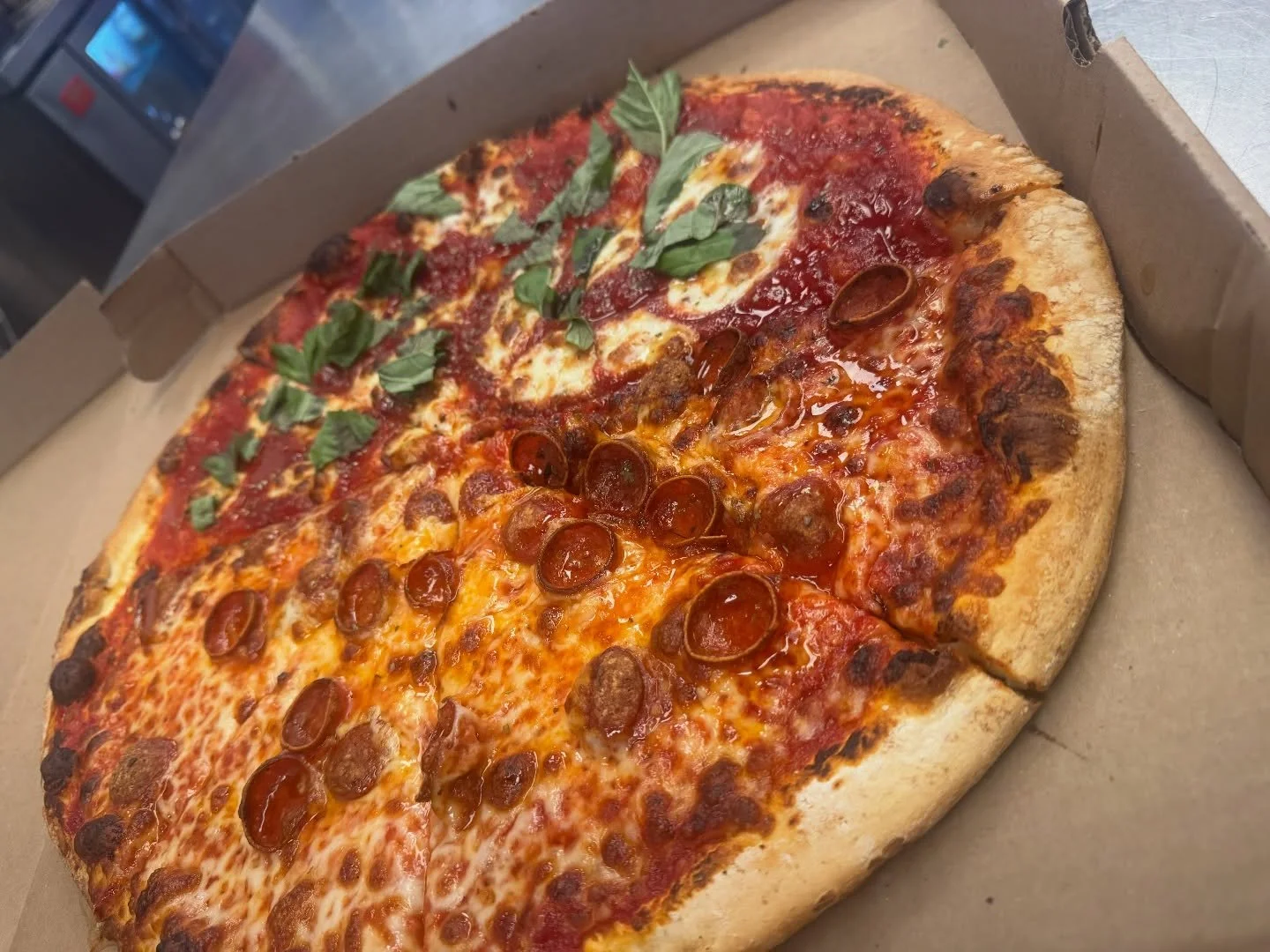 1/2 Margherita 1/2 roni Hot Honey drizzled over all&hellip;.Ohhhhh Mama!! #nomnom #littleitalybeverly #pizzaislife #beverlymapizza