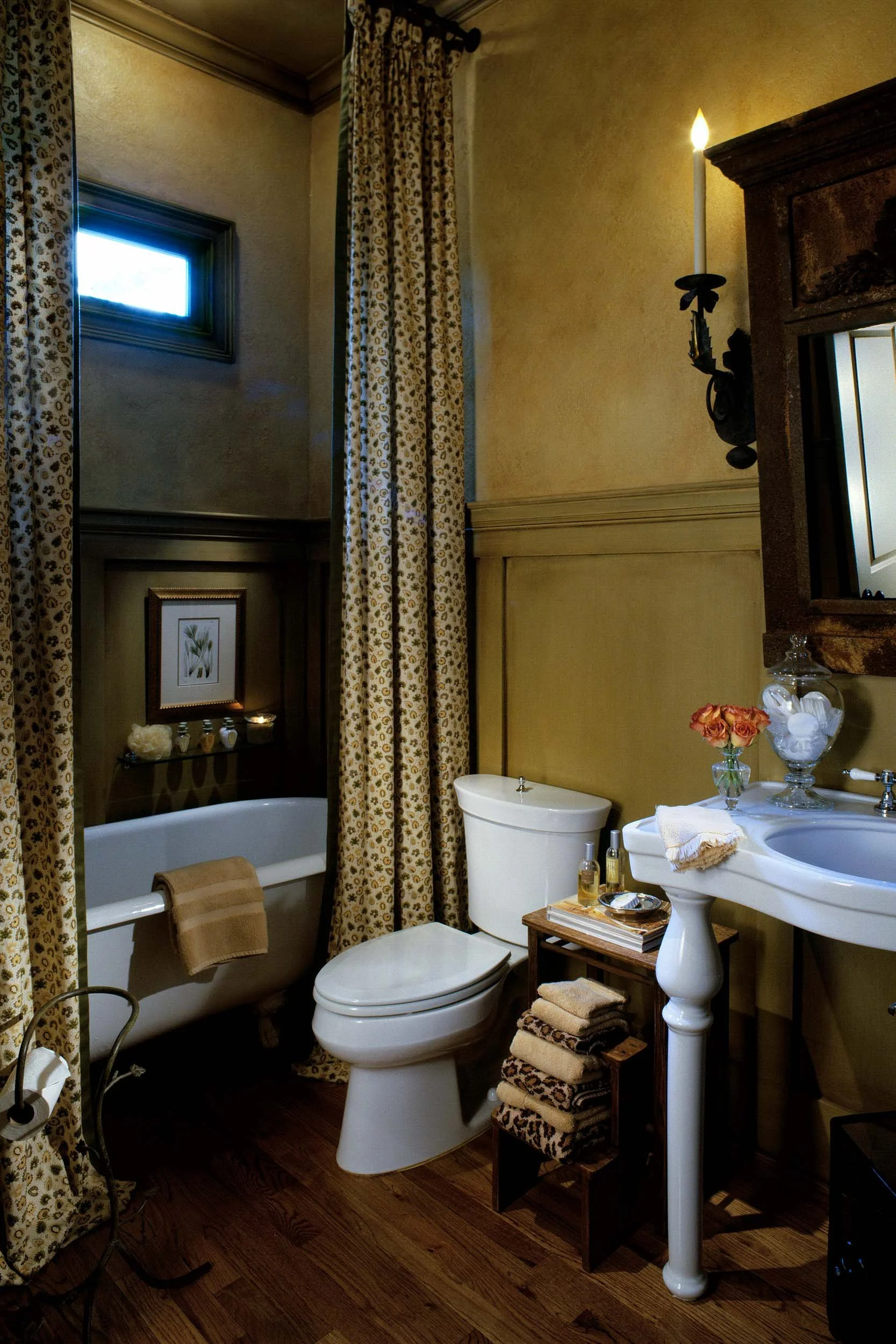 3872-3106-006-Hall Bath 12%22-180129-Doug Coulter-2-2.jpg