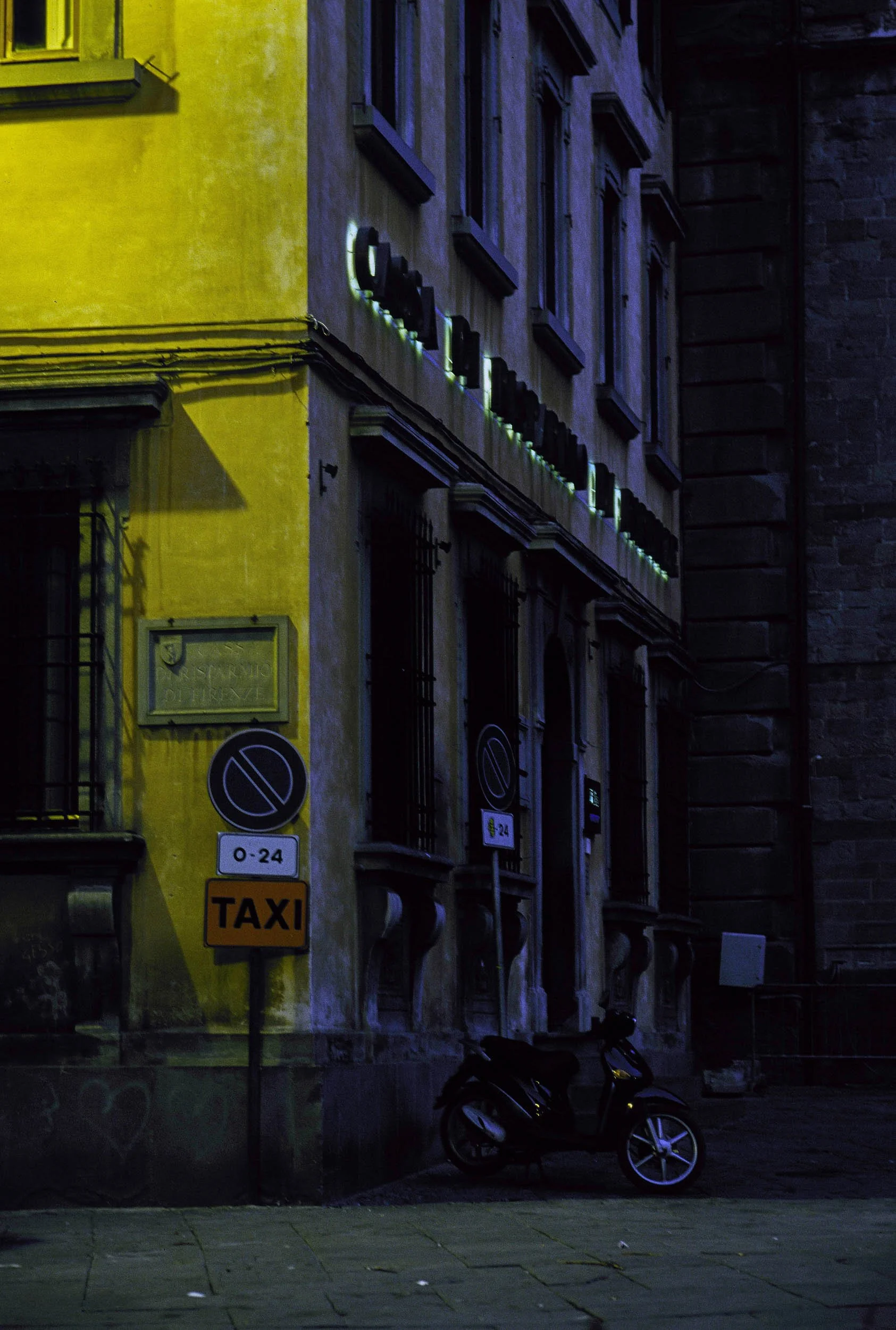 077-3658-2701-2213-taxi scene-180129-Doug Coulter-2.jpg