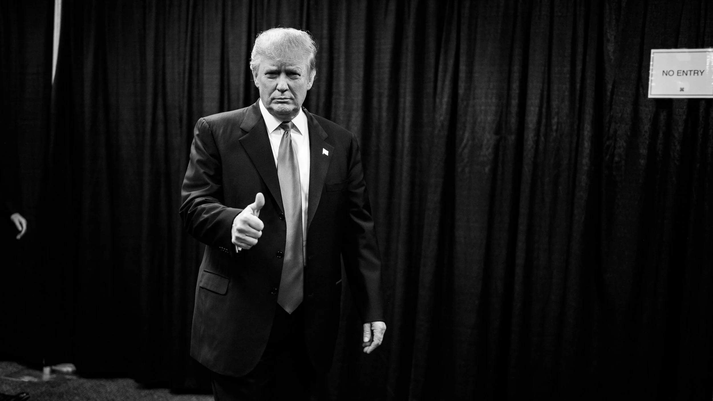 056-067-332-0850-2046-PresDebate#1-86-160926-Doug Coulter-2.jpg