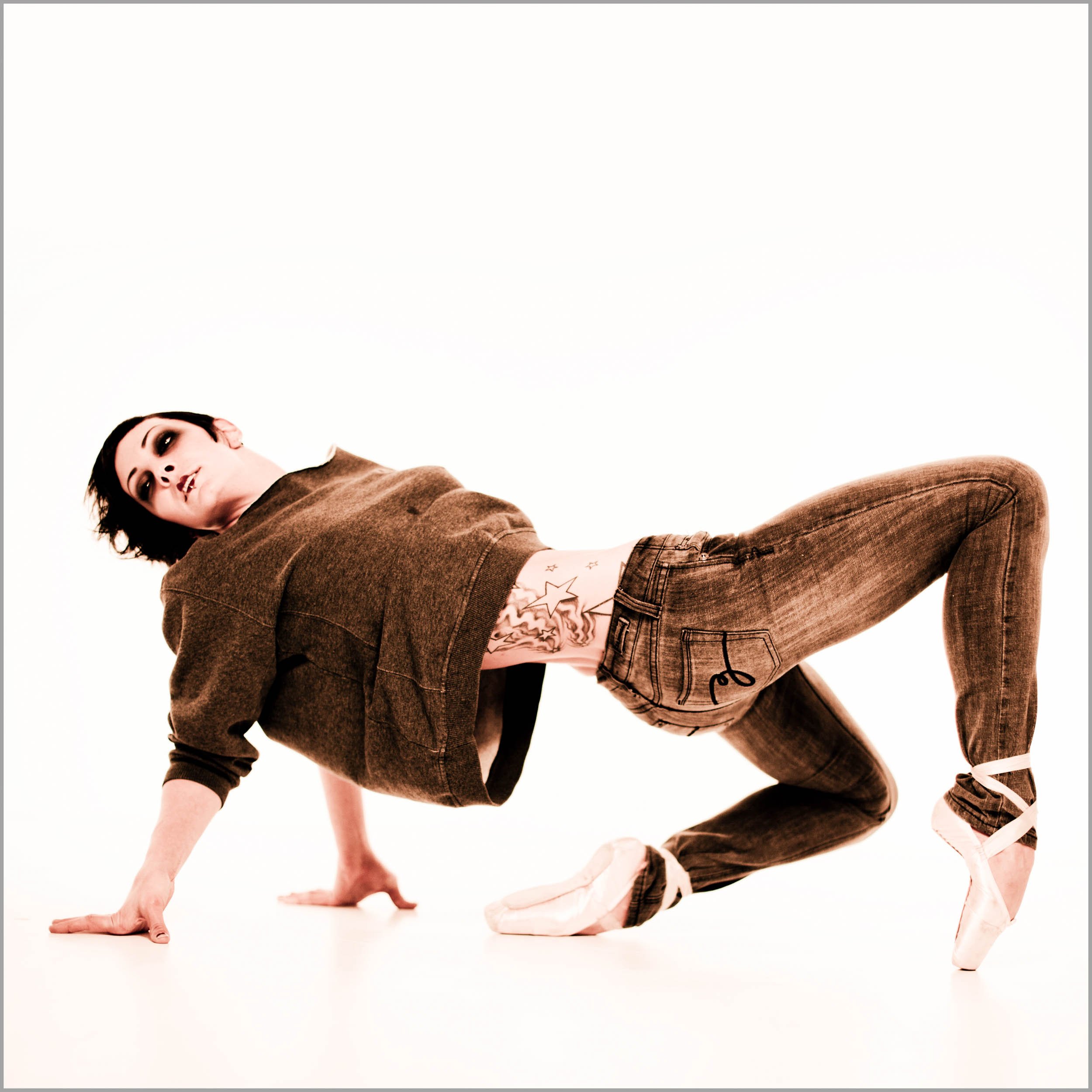 80-6096-0202-342-Dancer-3-090202-Doug Coulter-2.jpg