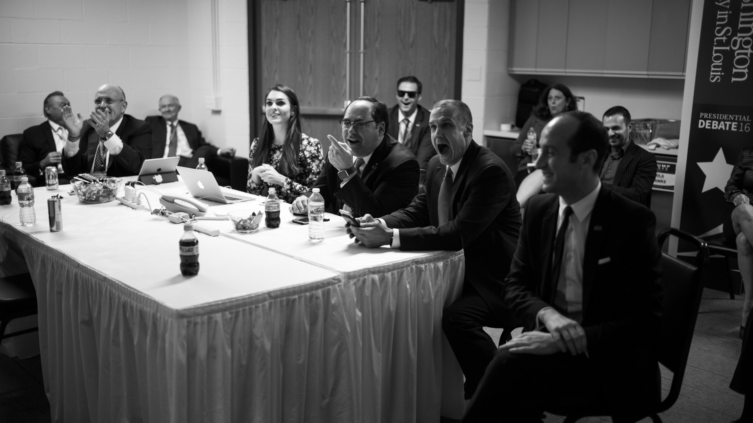 932-2927-2133-3105-PresDebate#2-320-161009-Doug Coulter.jpg