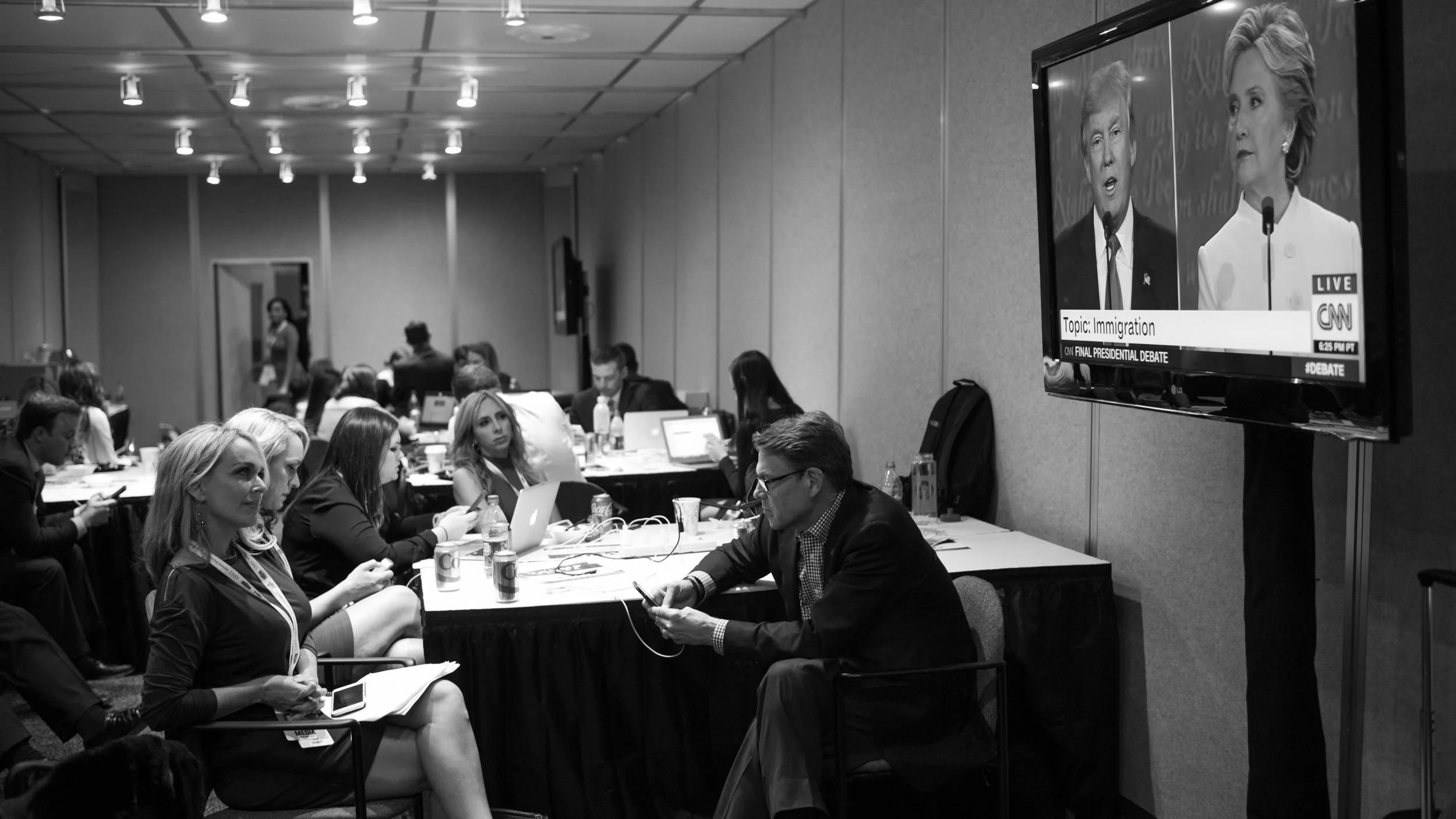 1161-2326-2147-3121-PresDebate#3-185-161019-Doug Coulter.jpg