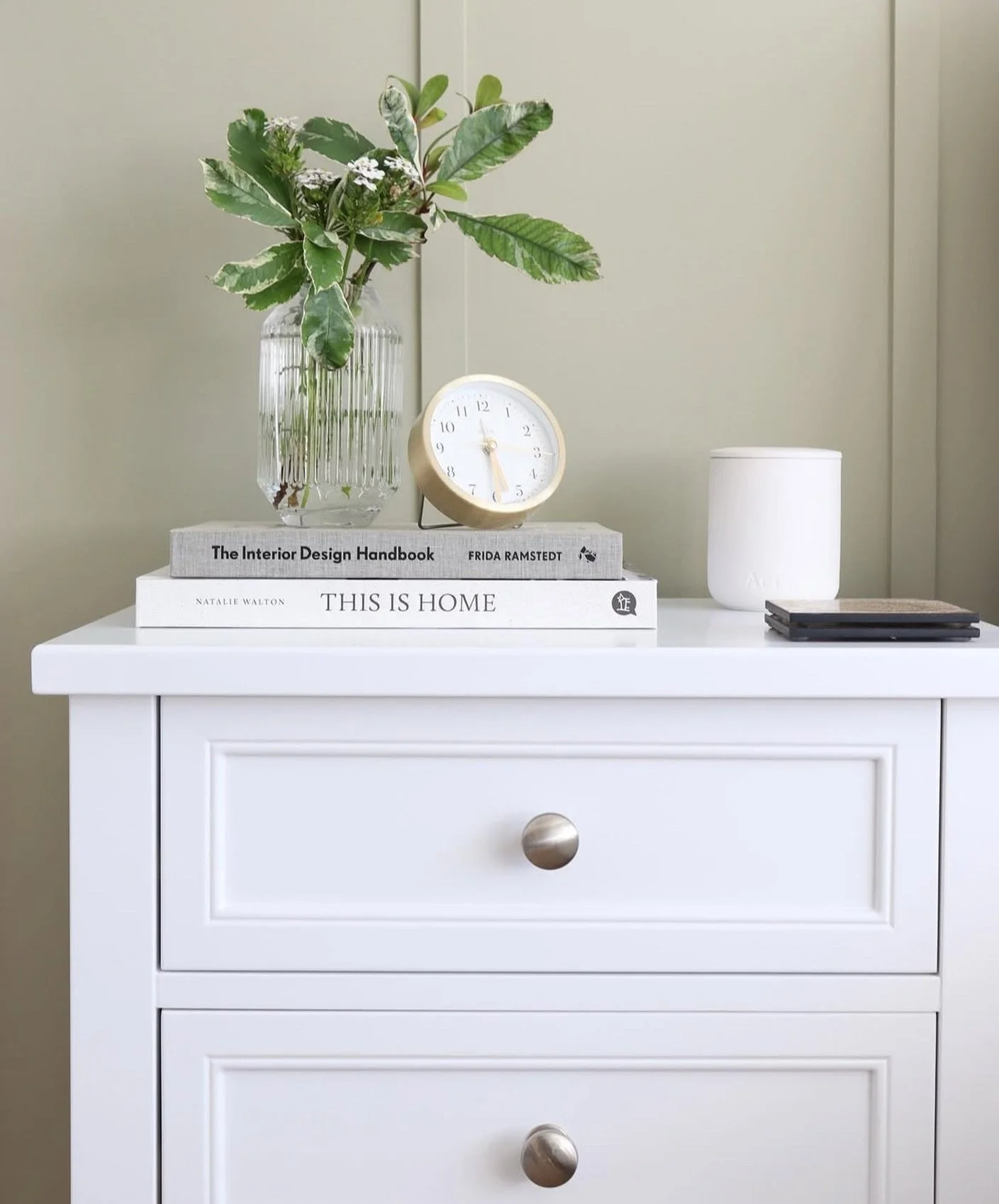 The perfect tone of Green from @littlegreenepaintcompany 💚 #littlegreene #green #paint #interiordesign #interiors #home