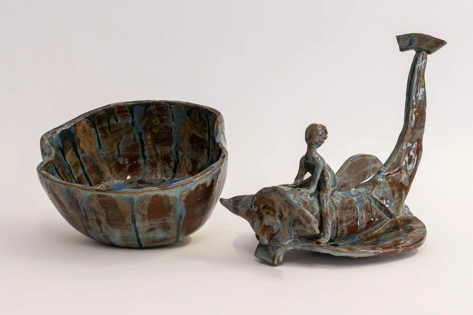 Knowledge Endevoir. Dimensions (h x w x l): 35 cm H x 25 cm W x 25 cm L. Materials: high temperature stoneware and high temperature glazes. 2026