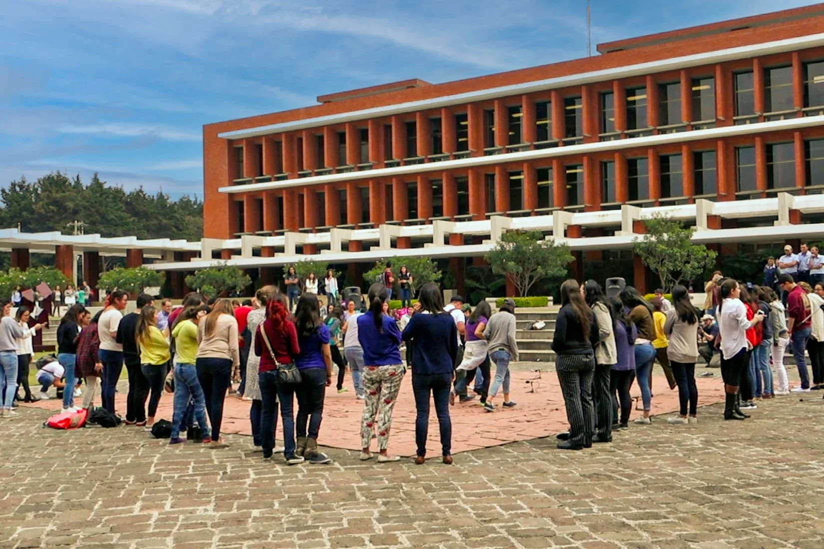 Performance with UNIS university student’s participation. 2017.
