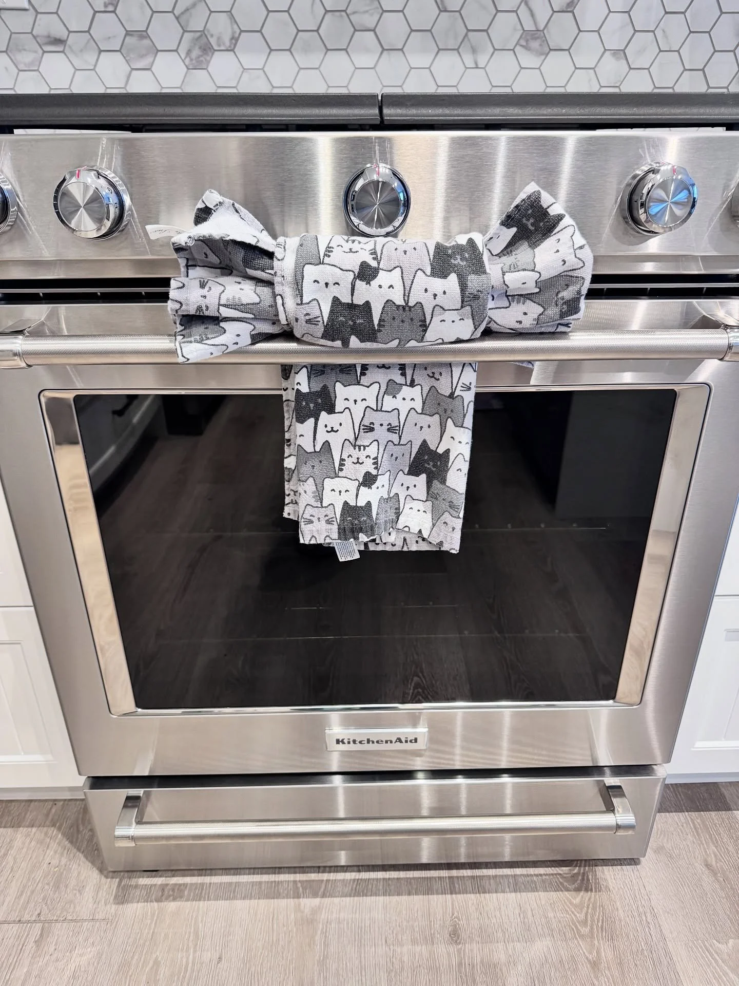 There&rsquo;s just something about walking into a kitchen that feels taken care of.
The counters wiped. The stainless shining. The towels folded just right.
It sets the tone for your whole home. ✨

If your space has been feeling a little overdue for 