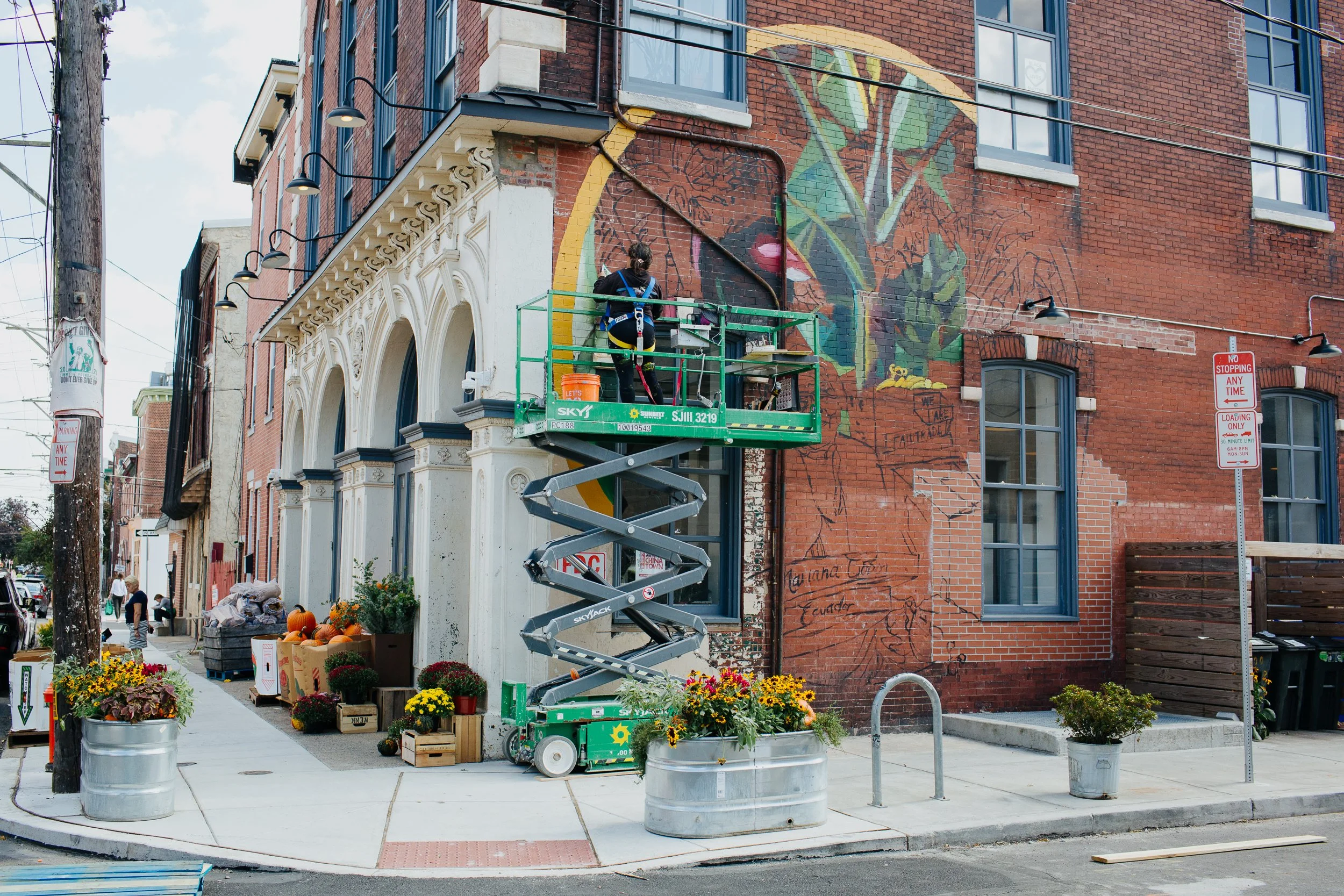 Mural_RiverwardsMuralinProgress_MichelleGustafson-06.jpg