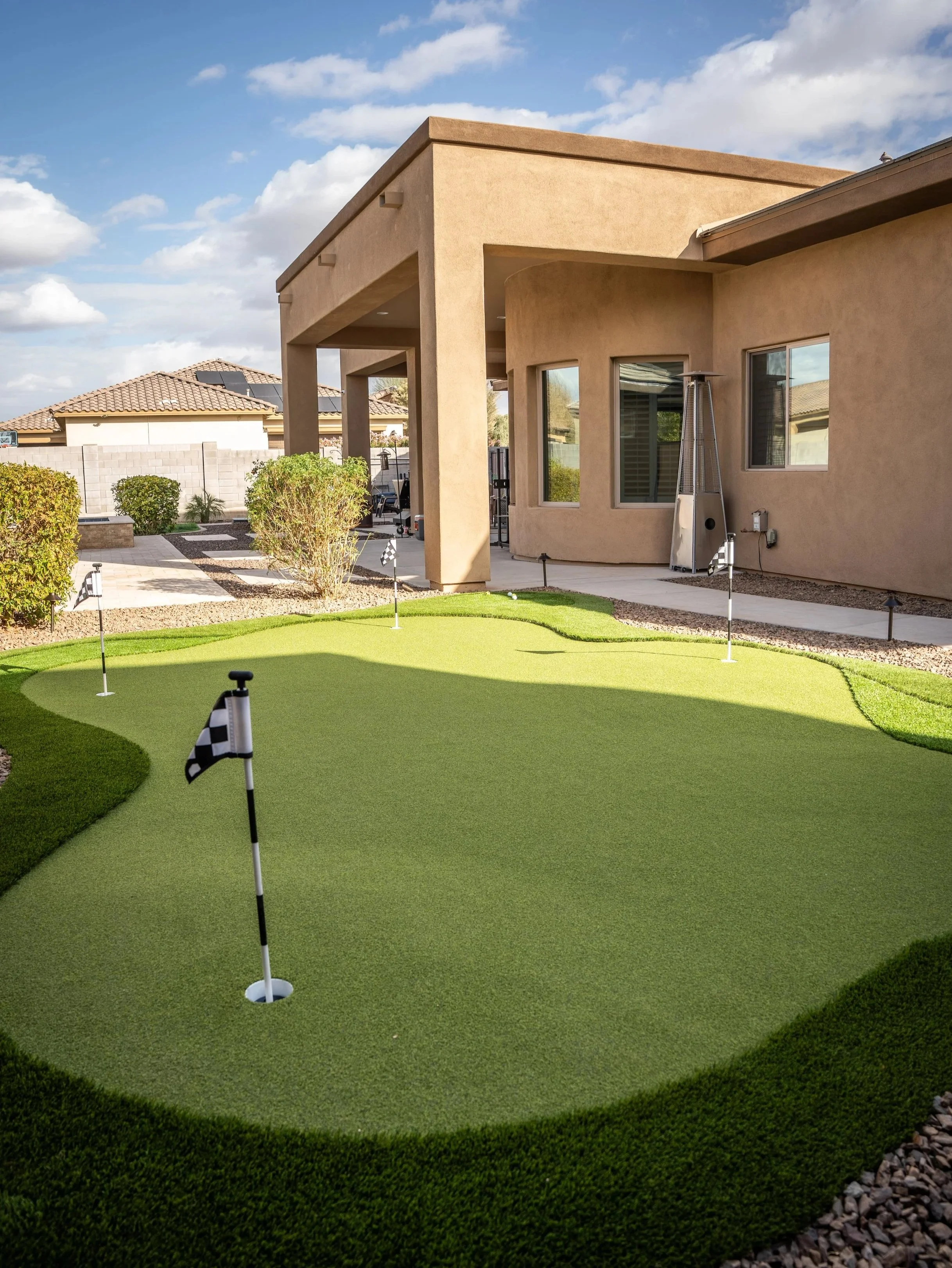 How Putting Greens in Arcadia, AZ, Adds Everyday Relaxation to Your Backyard