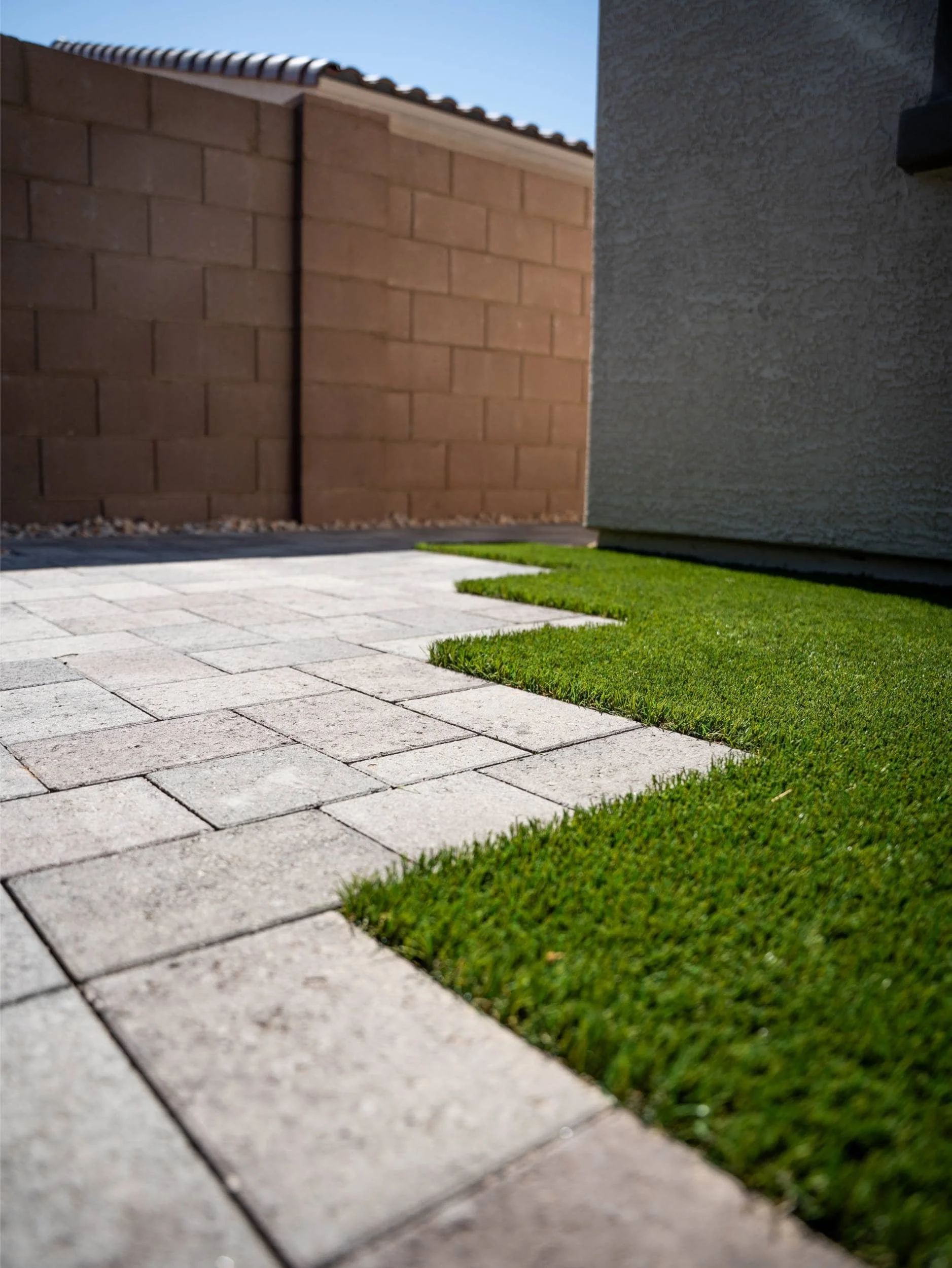 Square step pads in Gilbert, AZ creating a clean walkway transition between patio areas