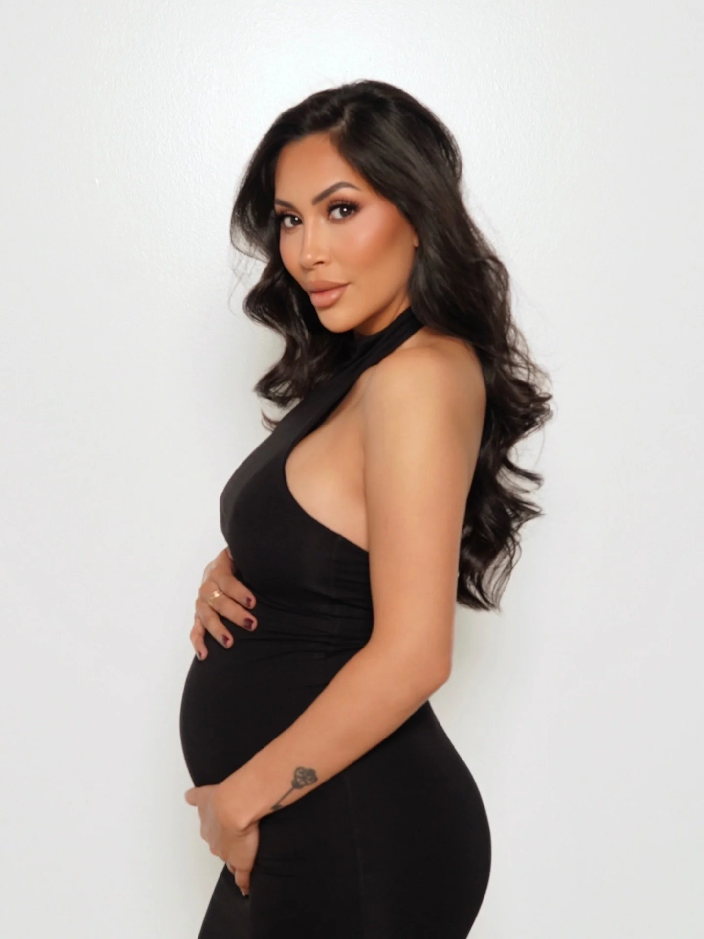 Today we&rsquo;re celebrating @beautynursebrenda &mdash; another year around the sun for the woman who keeps Refined Aesthetics &amp; Wellness moving forward. ✨

And with Thanksgiving tomorrow, we&rsquo;re feeling extra thankful for you &mdash; our p