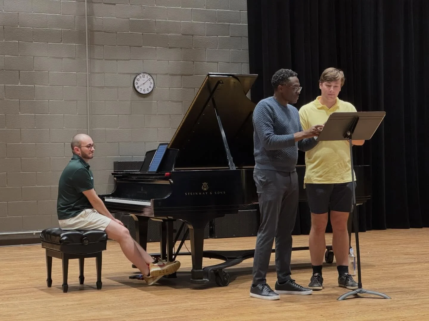 Participants of @collaborativepianoinstitute had the opportunity to work with esteemed composer @shawnokpebholo yesterday in a series of masterclasses! Thank you, Shawn, for your overarching support and education of the next generation of musicians a