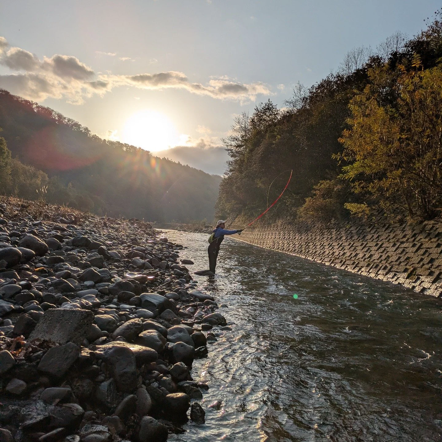 October's at an end. The snow has come once already and soon will blanket Hokkaido and stay, putting us into our winter wonderland. Morning temps are getting cold enough to sting the fingers and cheeks, but the guiding and fishing has continued up to
