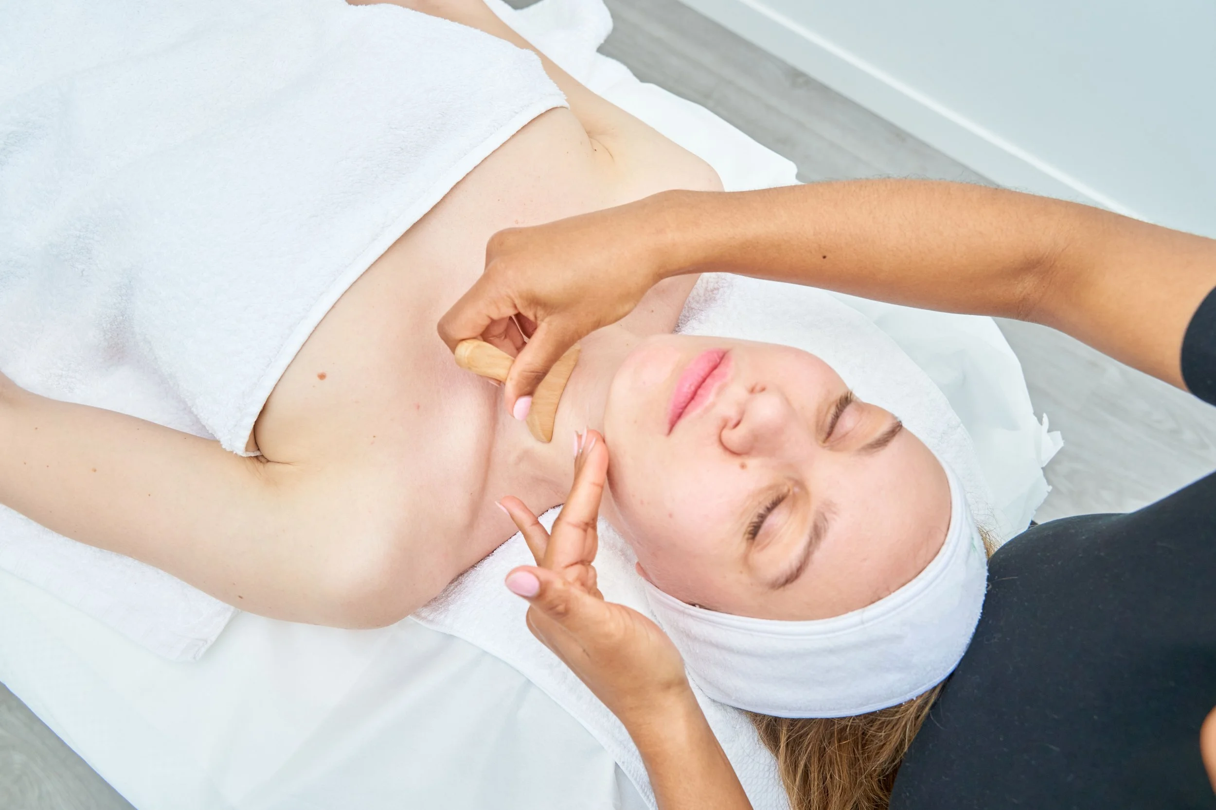 woman-getting-face-maderotherapy-in-a-beauty-salon-2025-05-21-10-12-05-utc.jpg