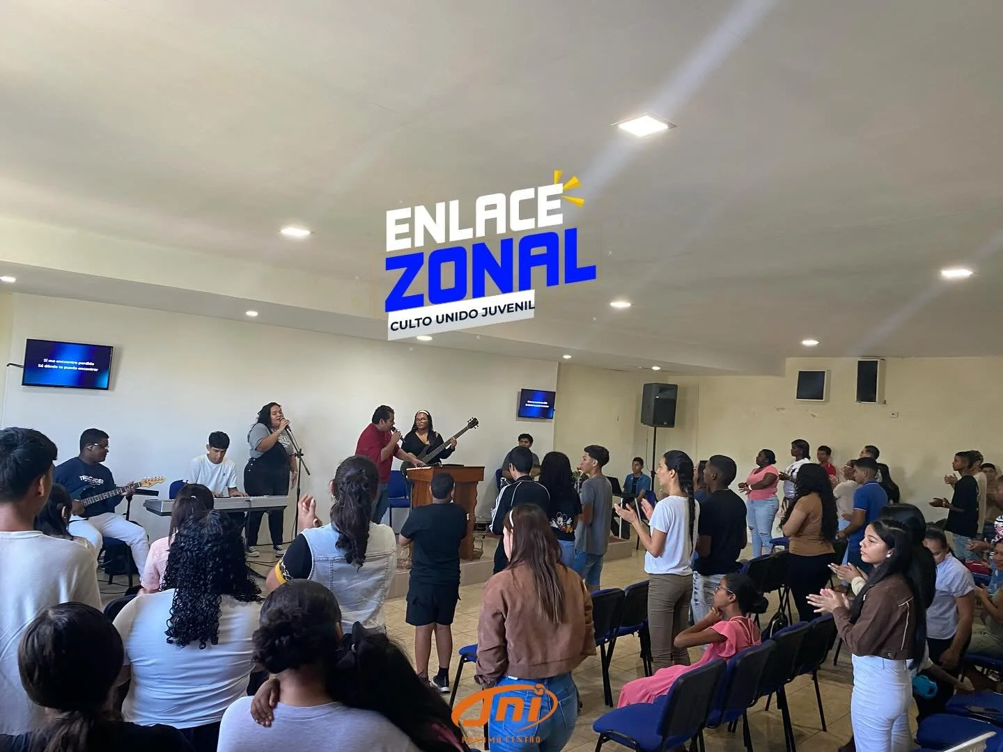 El s&aacute;bado 3 de mayo realizamos nuestro culto unido junto a la Zona #2 en la Iglesia del Nazareno de Samaria. 
Fue un tiempo de gran bendici&oacute;n, donde los j&oacute;venes de la zona pudieron compartir todos juntos y fueron edificados a tra