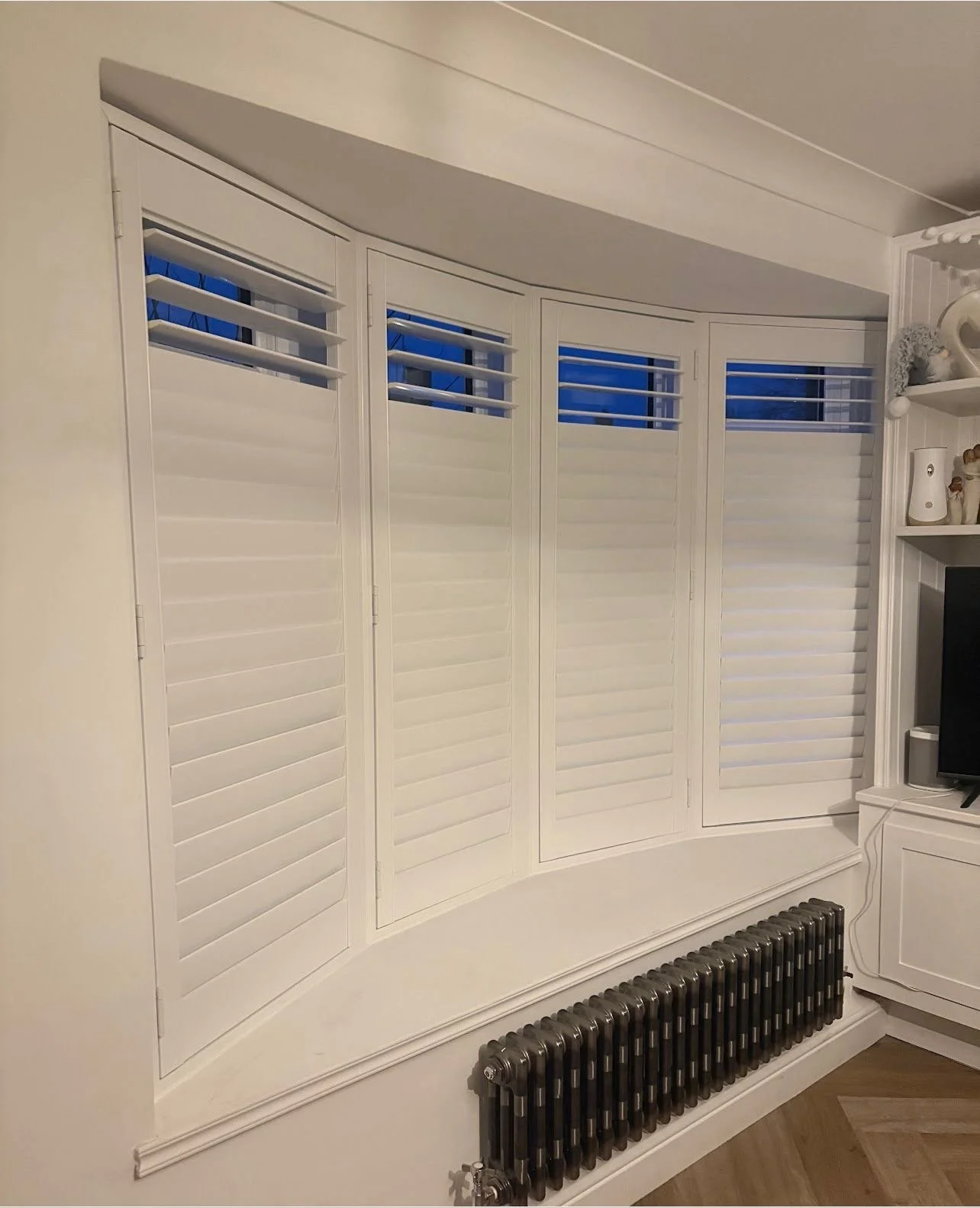 Simple lines, big impact.
These shutters complement the bay beautifully, giving control over light and privacy without losing warmth or character.
📞 +44 7547 514013
✉️ hello@trinityshutters.co.uk
🌐 trinityshutters.co.uk
💬 DM to book your free quot