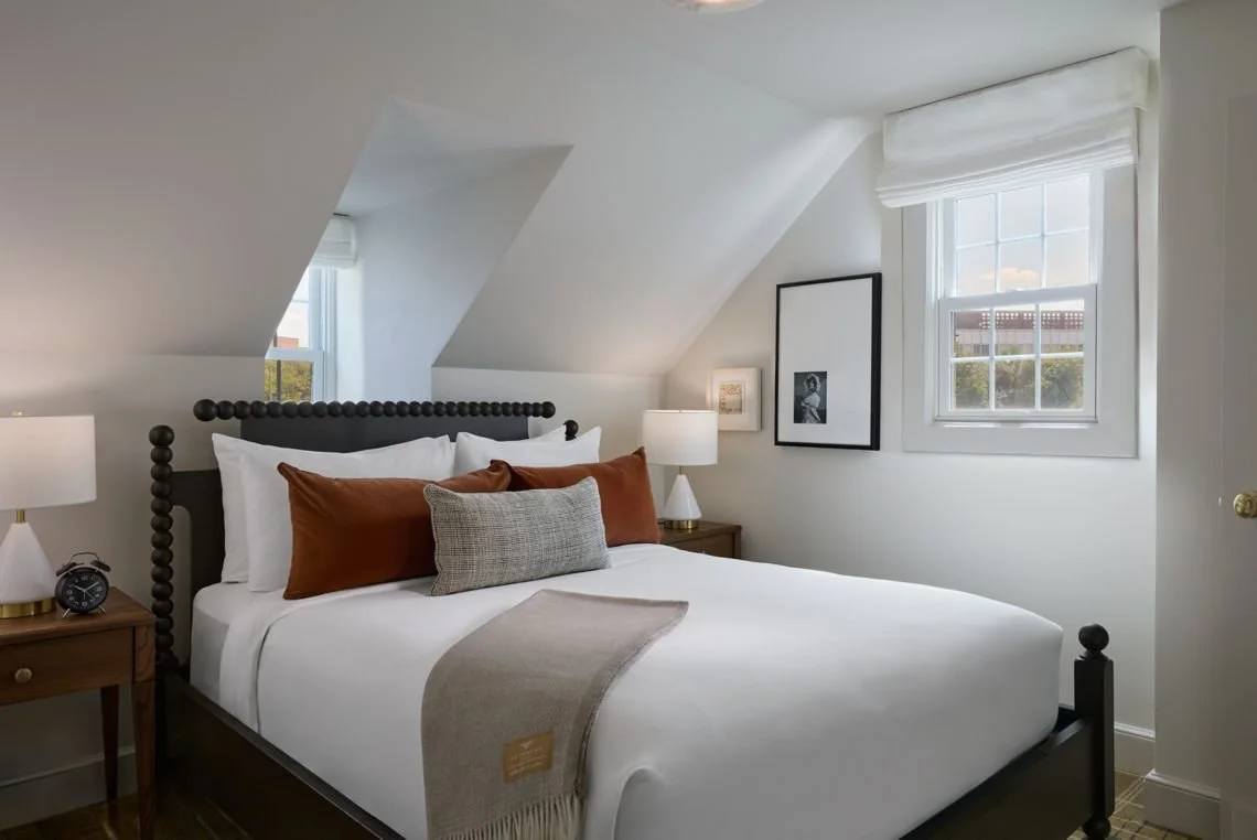 ak-dtwdk-bf-home-bedroom-39170_Classic-Hor.jpeg