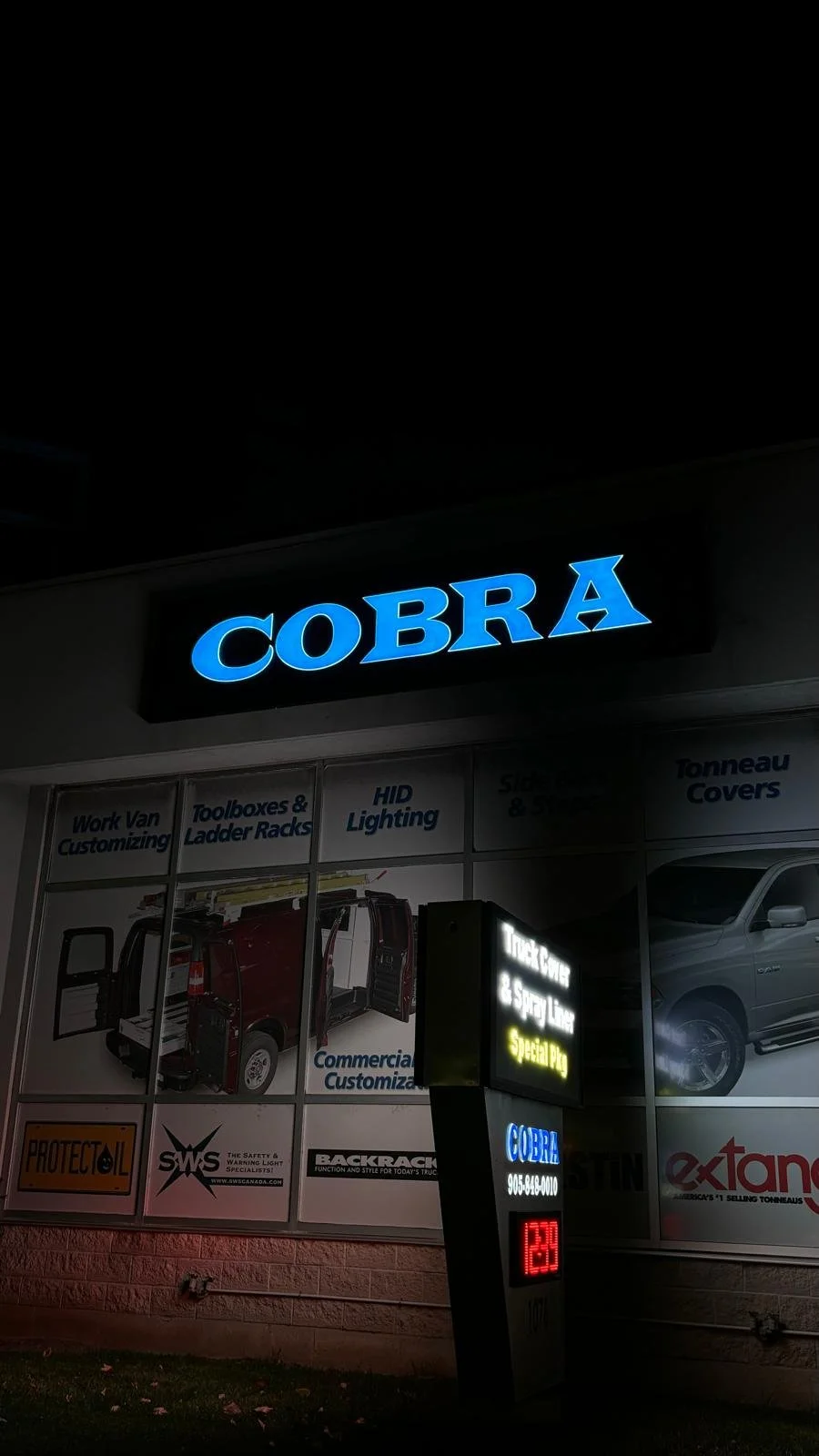 Acrylic Letter Sign w/Backpanel (Aluminum)