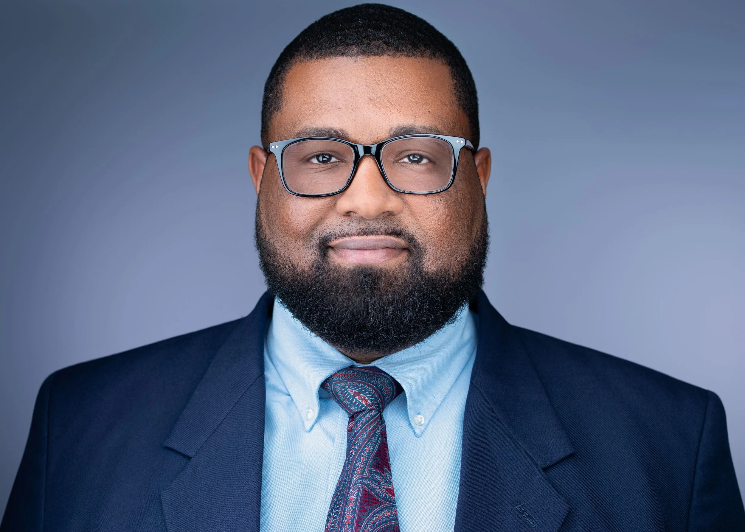 Male investment banker headshot in NYC wearing a suit and tie, projecting high-status financial leadership by Eclipse Headshots.