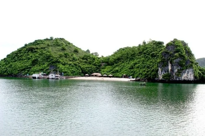 Halong Bay Soi Sin beach1.jpg