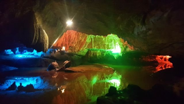 Ninh Binh Galaxy Grotto2.jpg