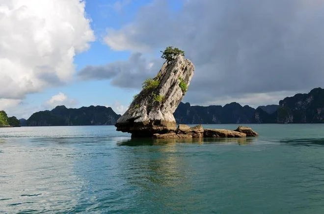 Halong Bay Toad islet1.jpg