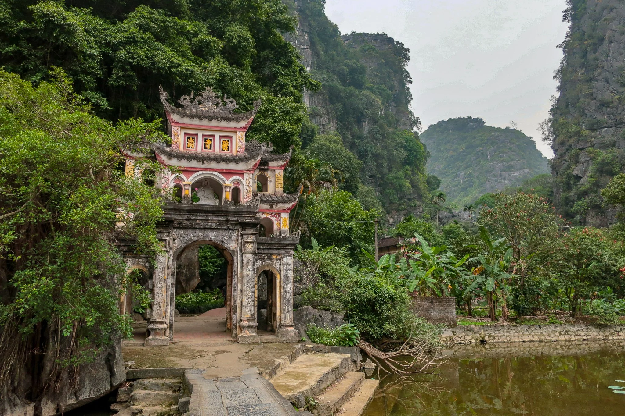 Ninh Binh Bich Dong Pagoda1.jpg