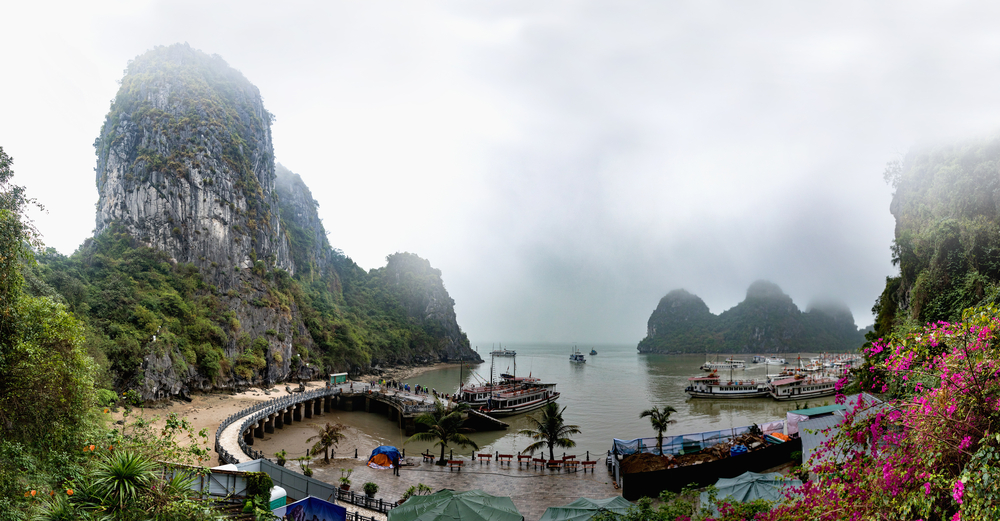 Halong Bay Dau Go Cave2.png
